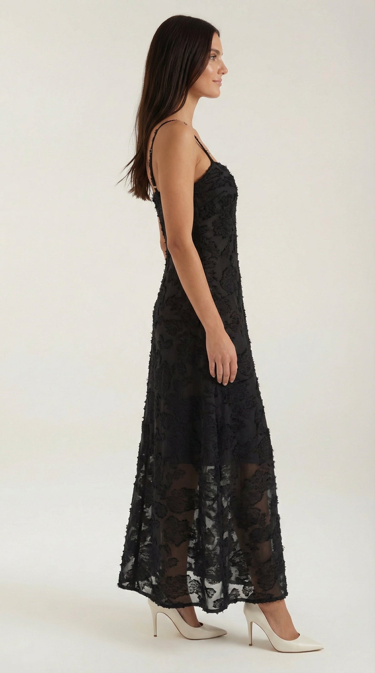 Langes Kleid mit Blumenspitze und Herzausschnitt für Damen