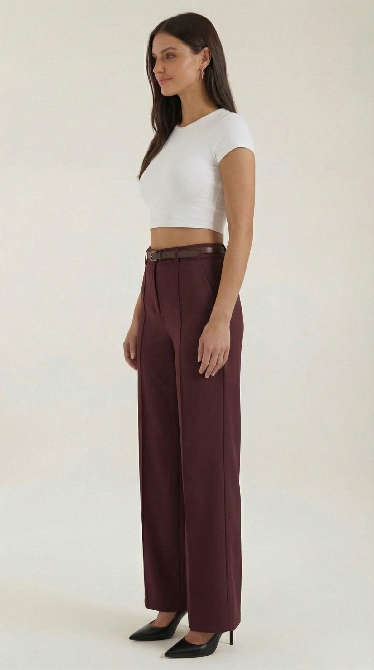Stoffhose mit Bundfalten, Gürtel und weitem Bein für Damen