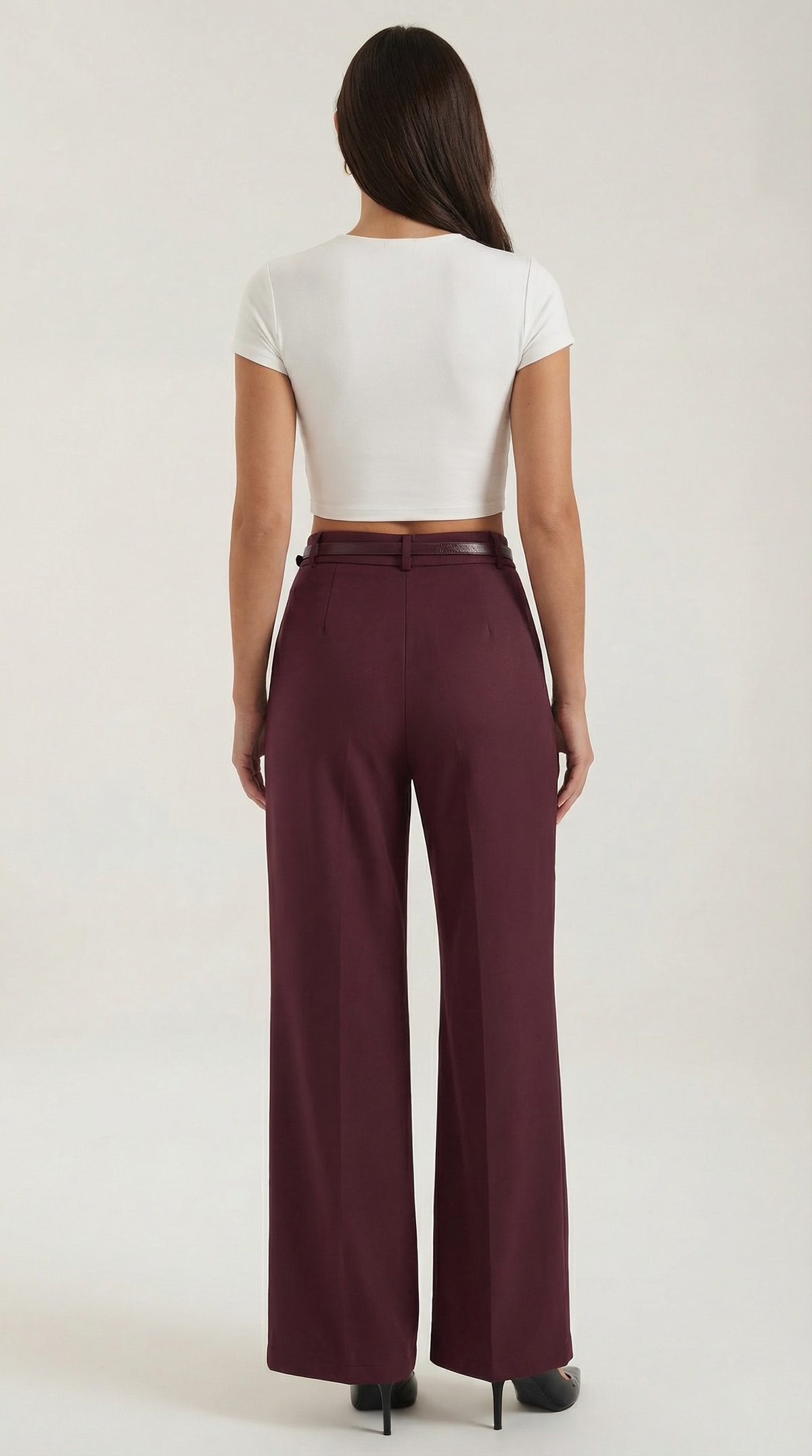 Stoffhose mit Bundfalten, Gürtel und weitem Bein für Damen