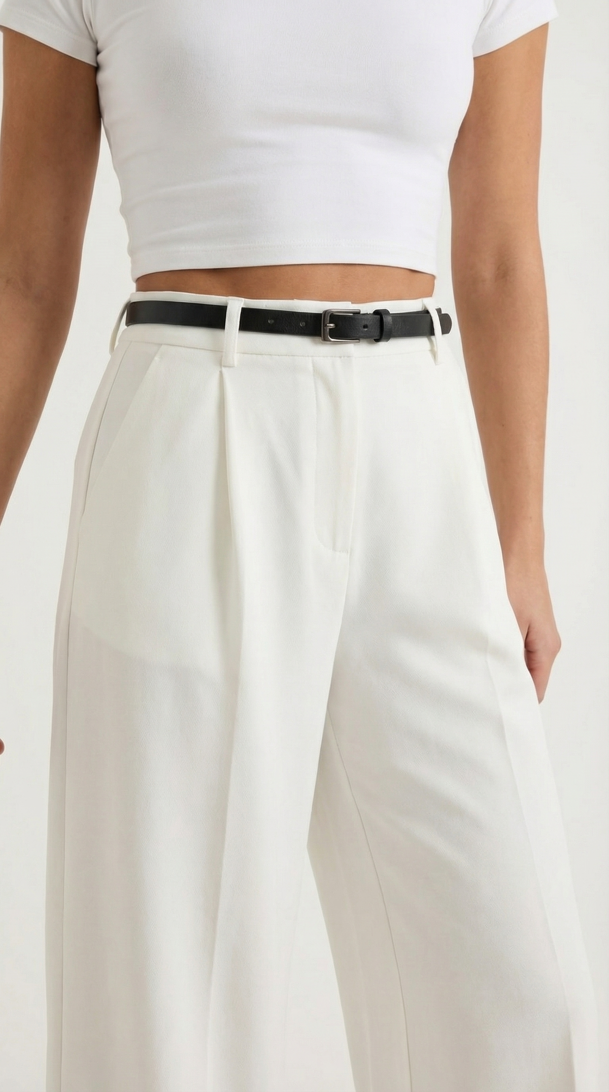 Stoffhose mit Bundfalten, Gürtel und weitem Bein für Damen