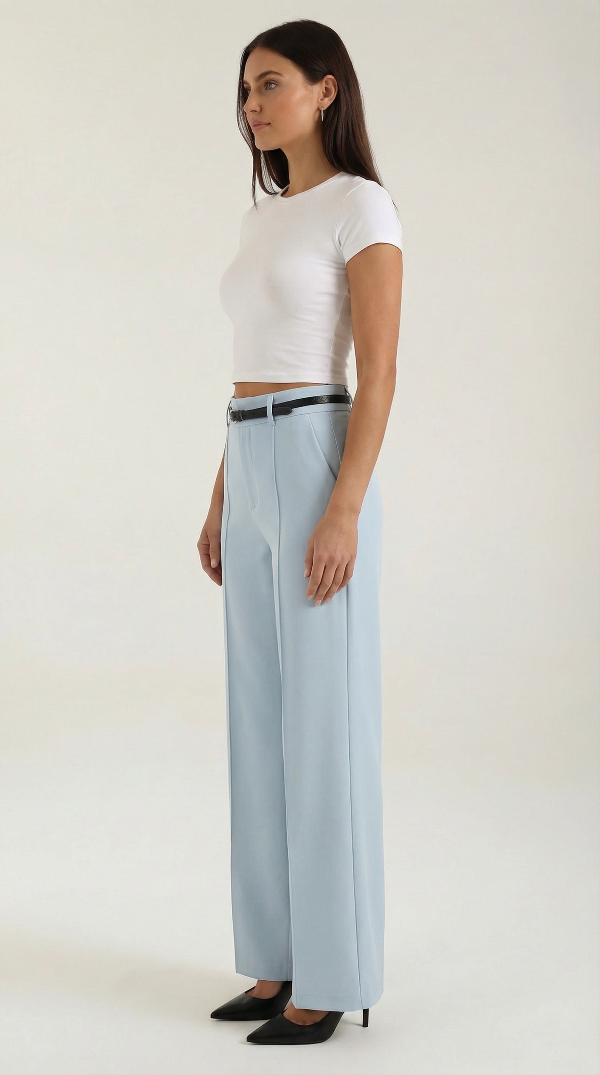 Stoffhose mit Bundfalten, Gürtel und weitem Bein für Damen
