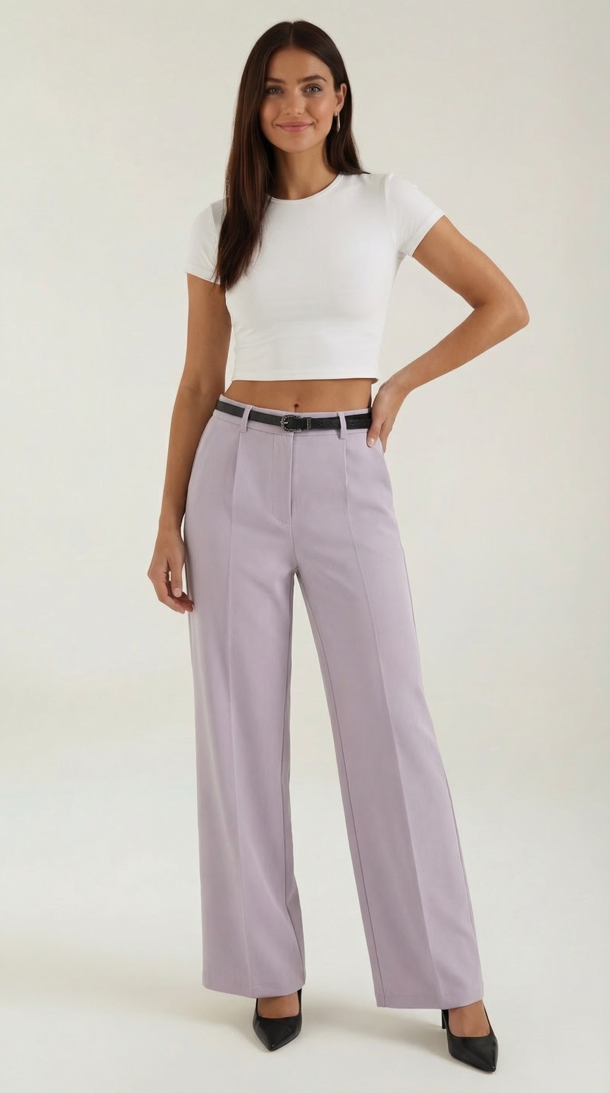 Stoffhose mit Bundfalten, Gürtel und weitem Bein für Damen - Helllila