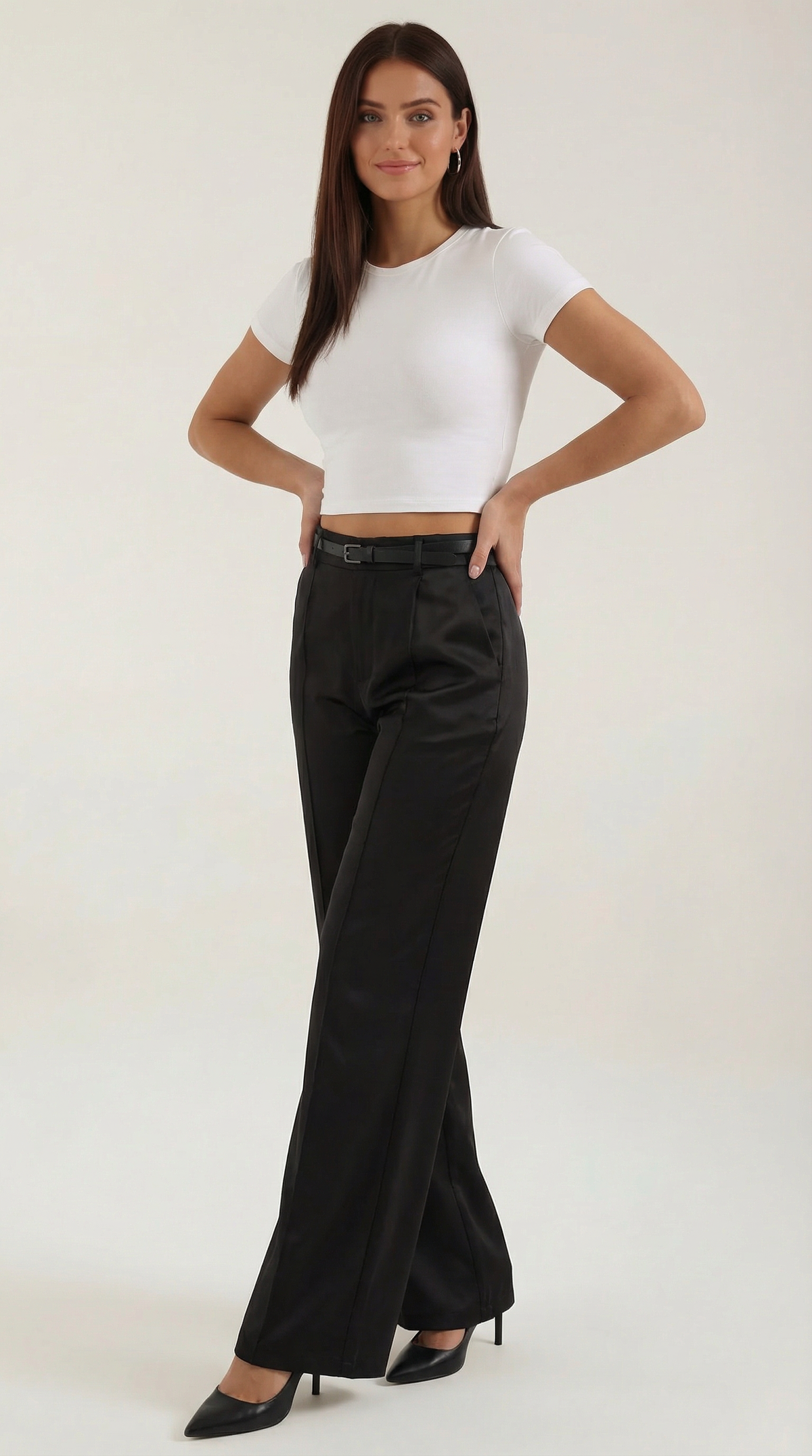 Stoffhose mit Bundfalten, Gürtel und weitem Bein für Damen - Schwarz