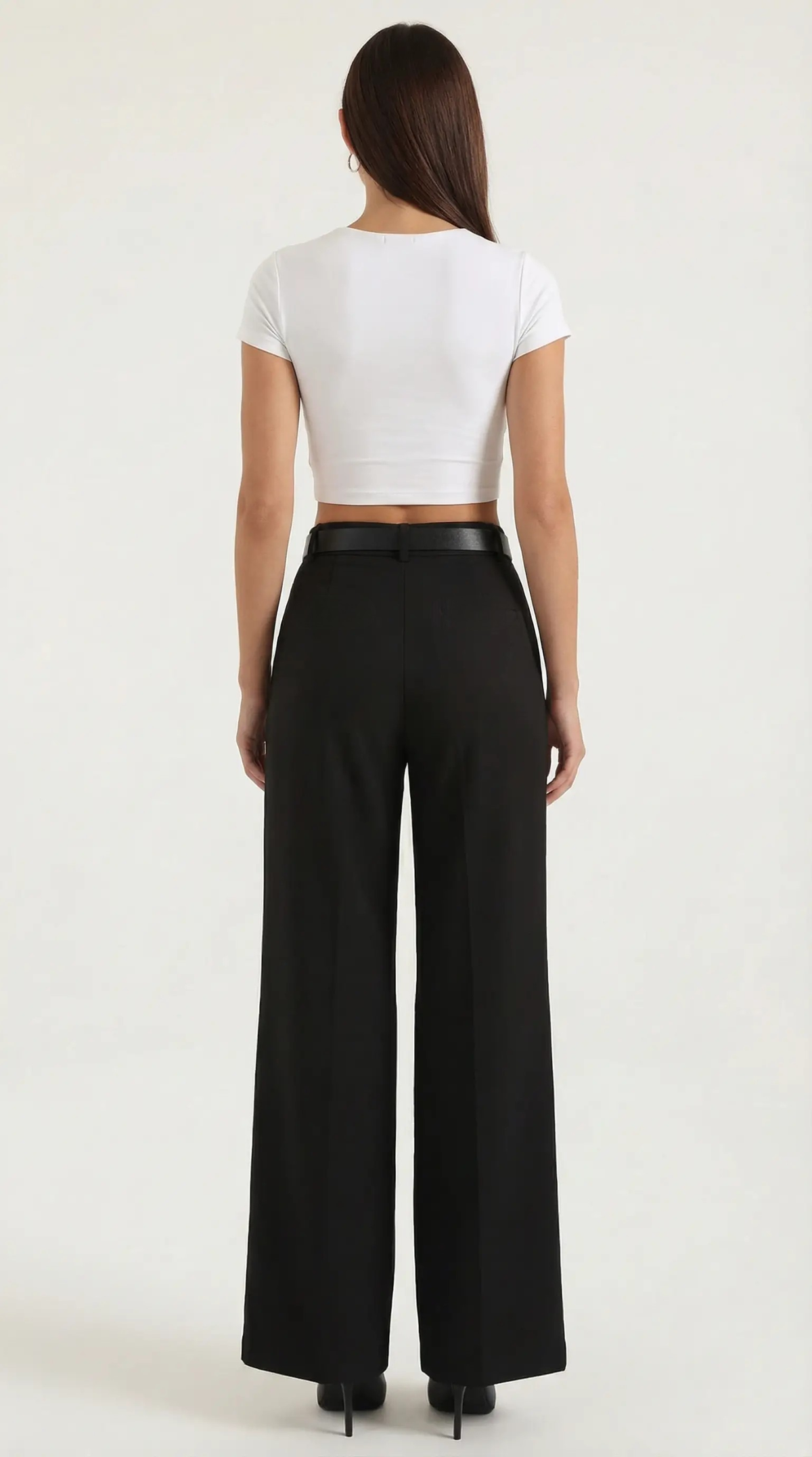 Stoffhose mit Bundfalten, Gürtel und weitem Bein für Damen