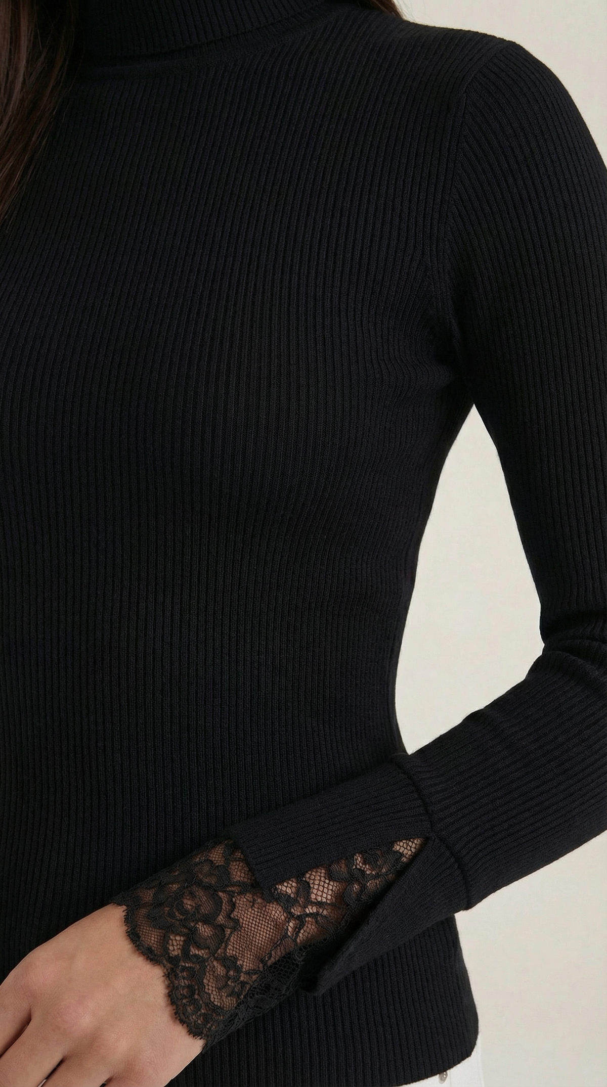 Rollkragenpullover in Rippstrick mit Spitzenbündchen für Damen