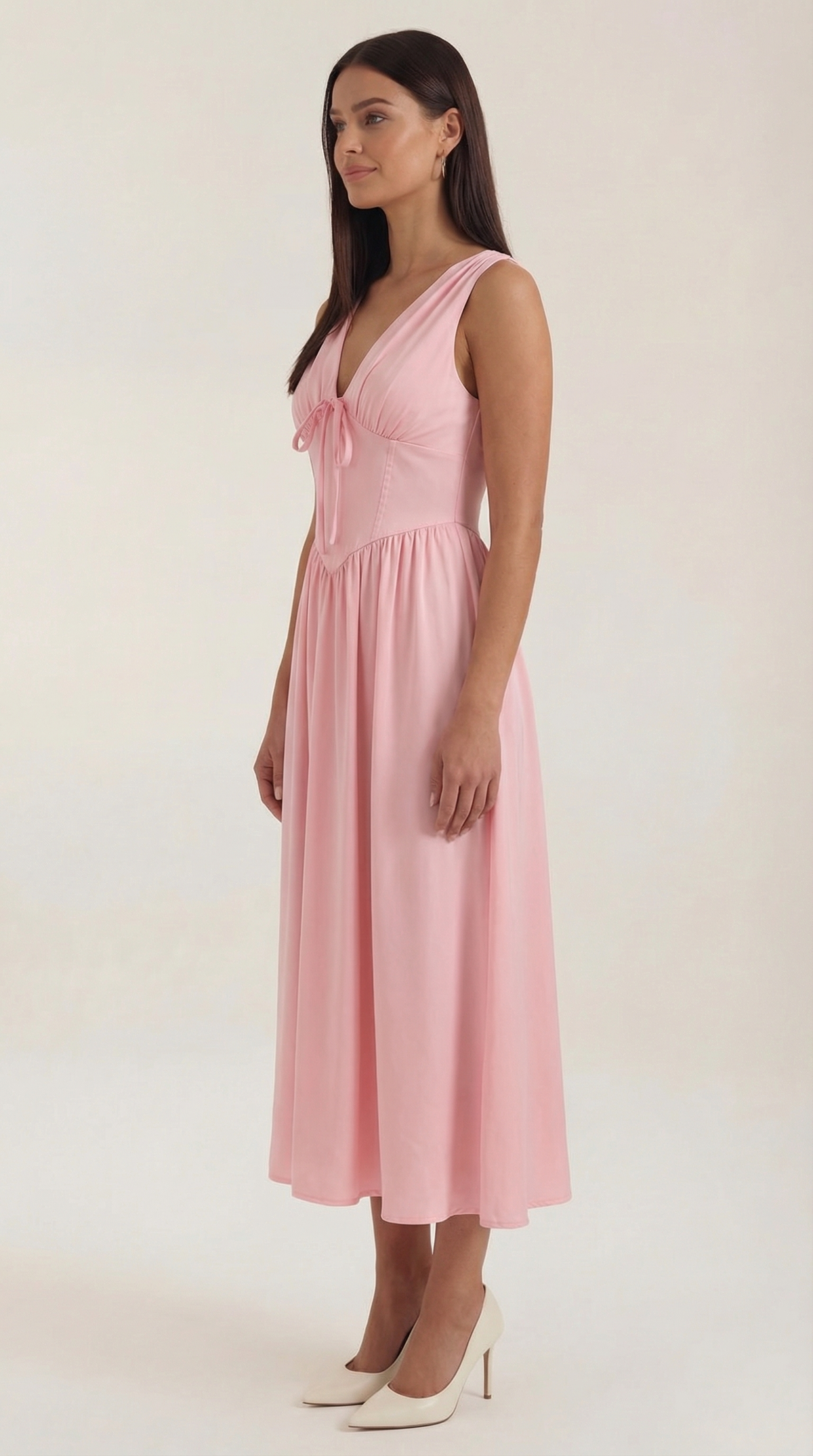 Midikleid mit tiefem V-Ausschnitt und gerafftem Rock für Damen