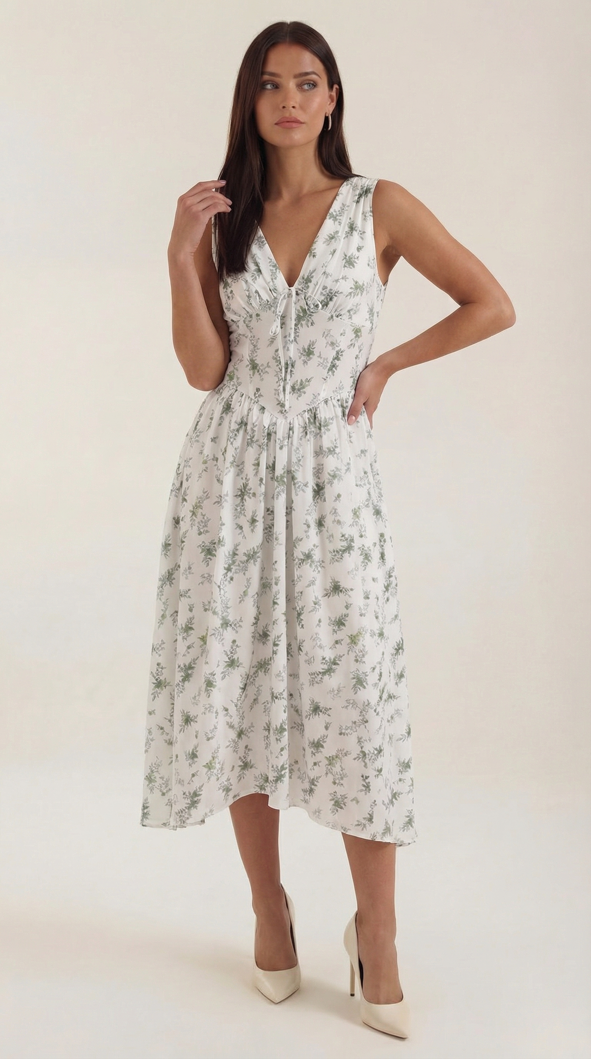 Midikleid mit tiefem V-Ausschnitt und gerafftem Rock für Damen - Weiss