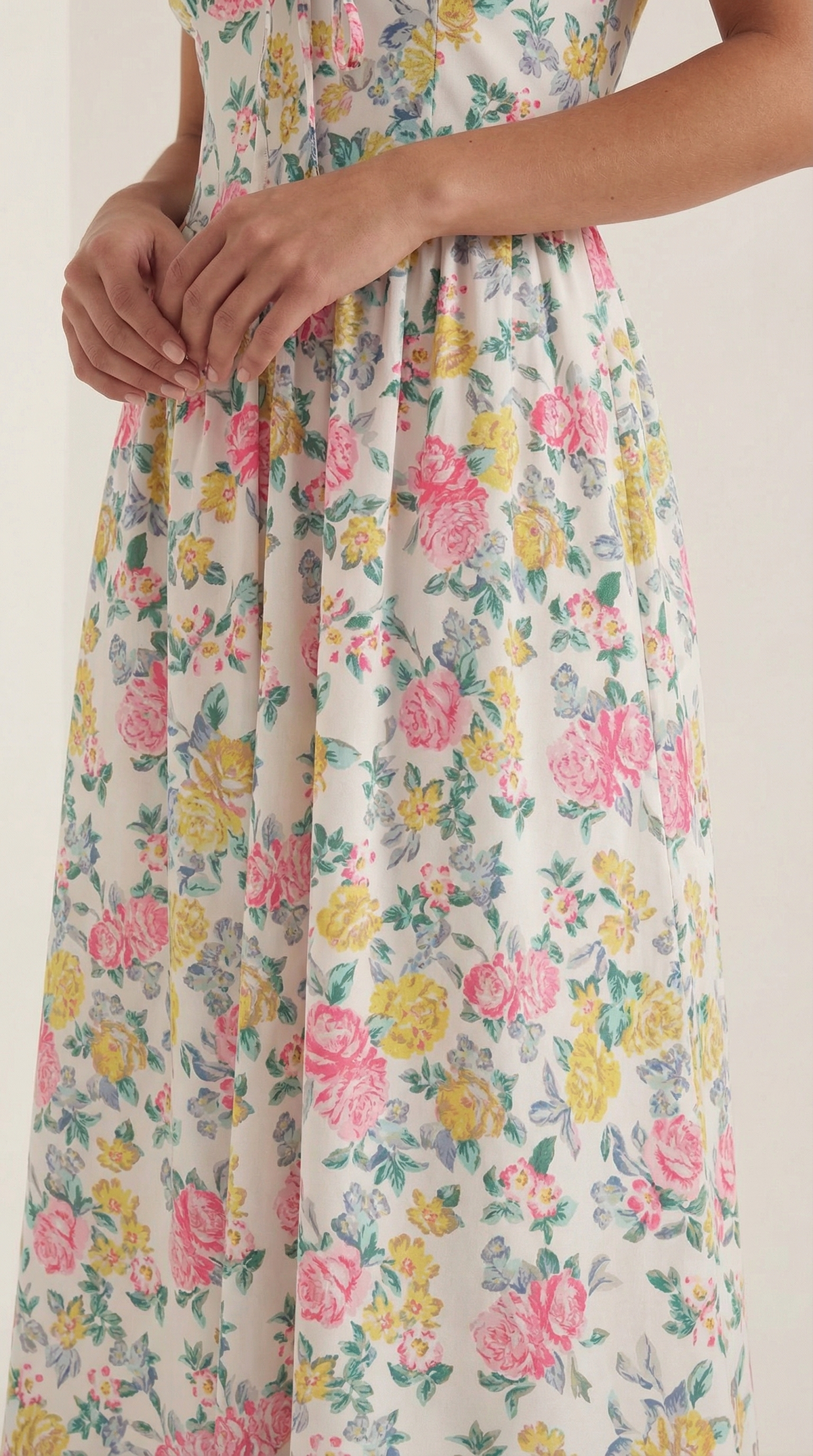 Midikleid mit tiefem V-Ausschnitt und gerafftem Rock für Damen