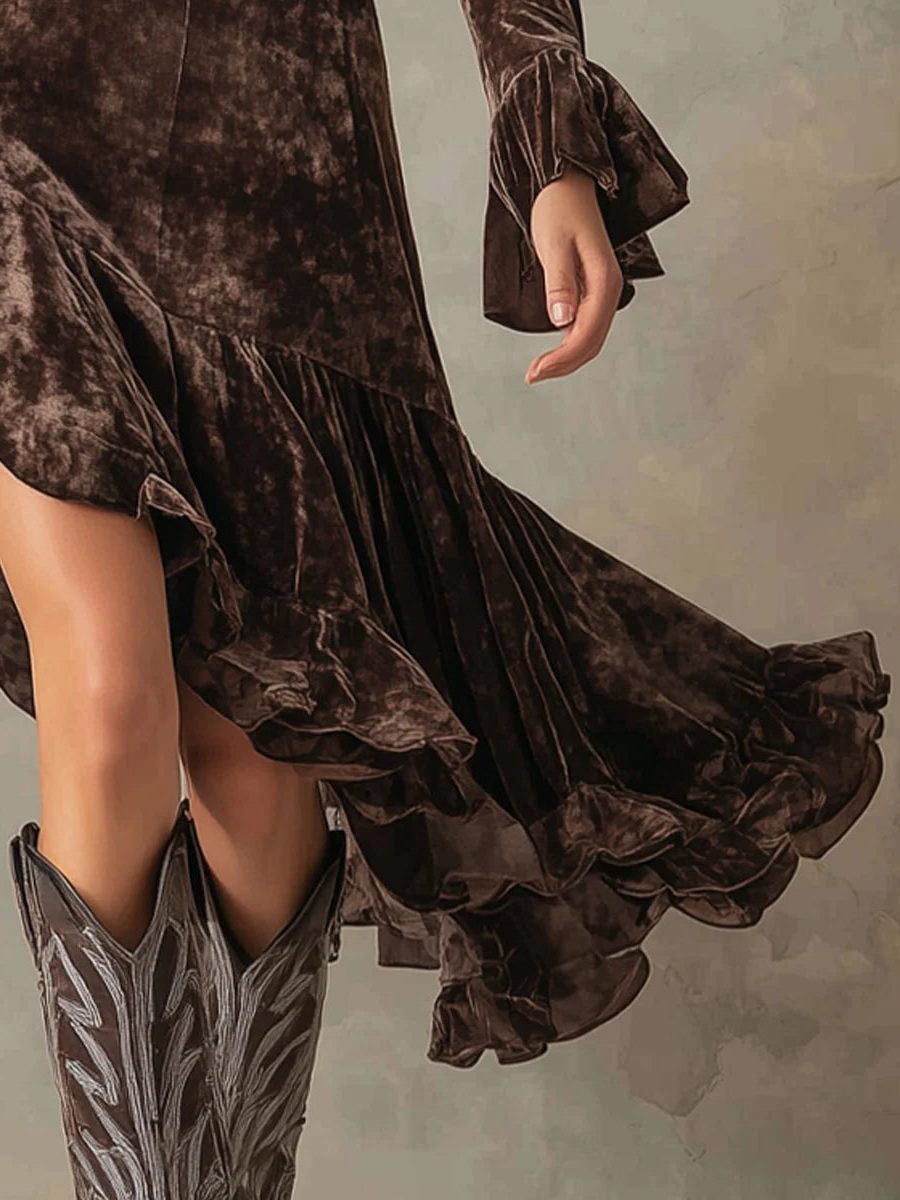 Festliches Kleid aus Samt mit Stehkragen und Glockenärmeln für Damen