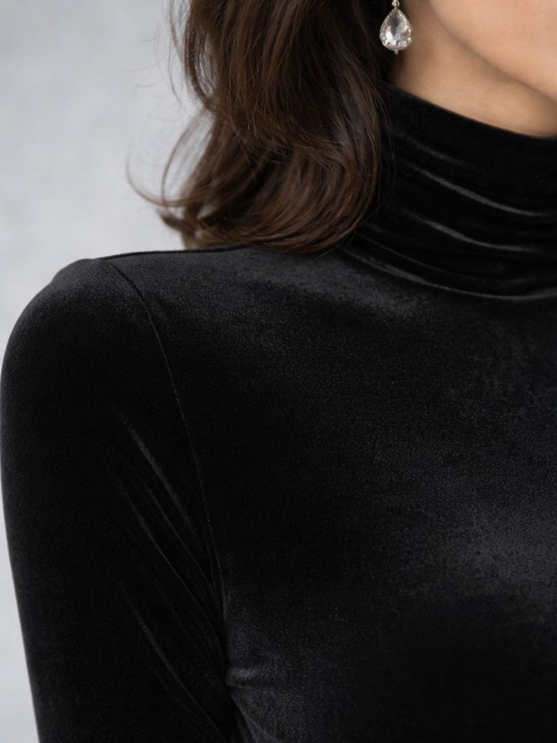 Festliches Kleid aus Samt mit Raffung und Rollkragen für Damen