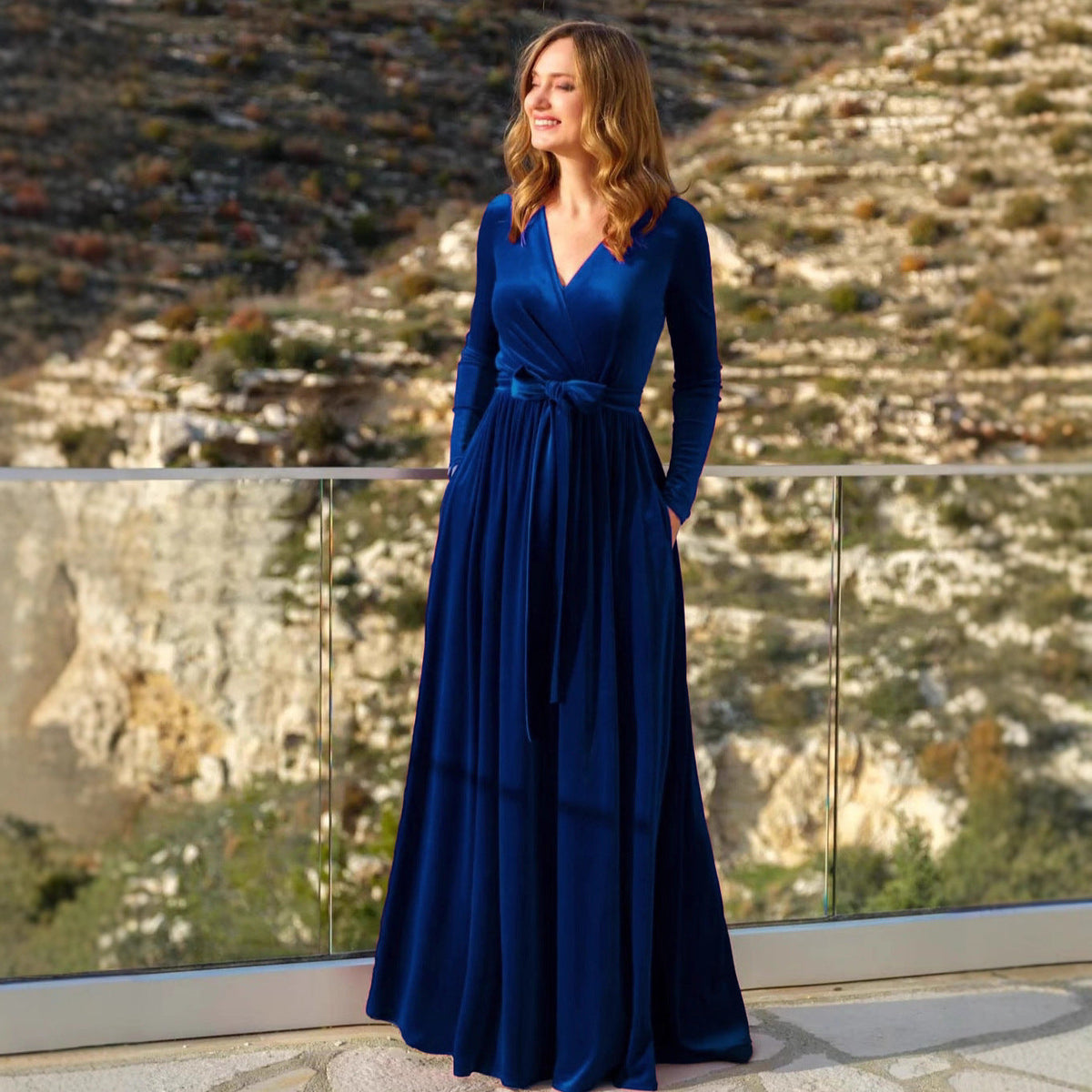 Festliches Kleid im Wickelschnitt mit V-Ausschnitt für Damen