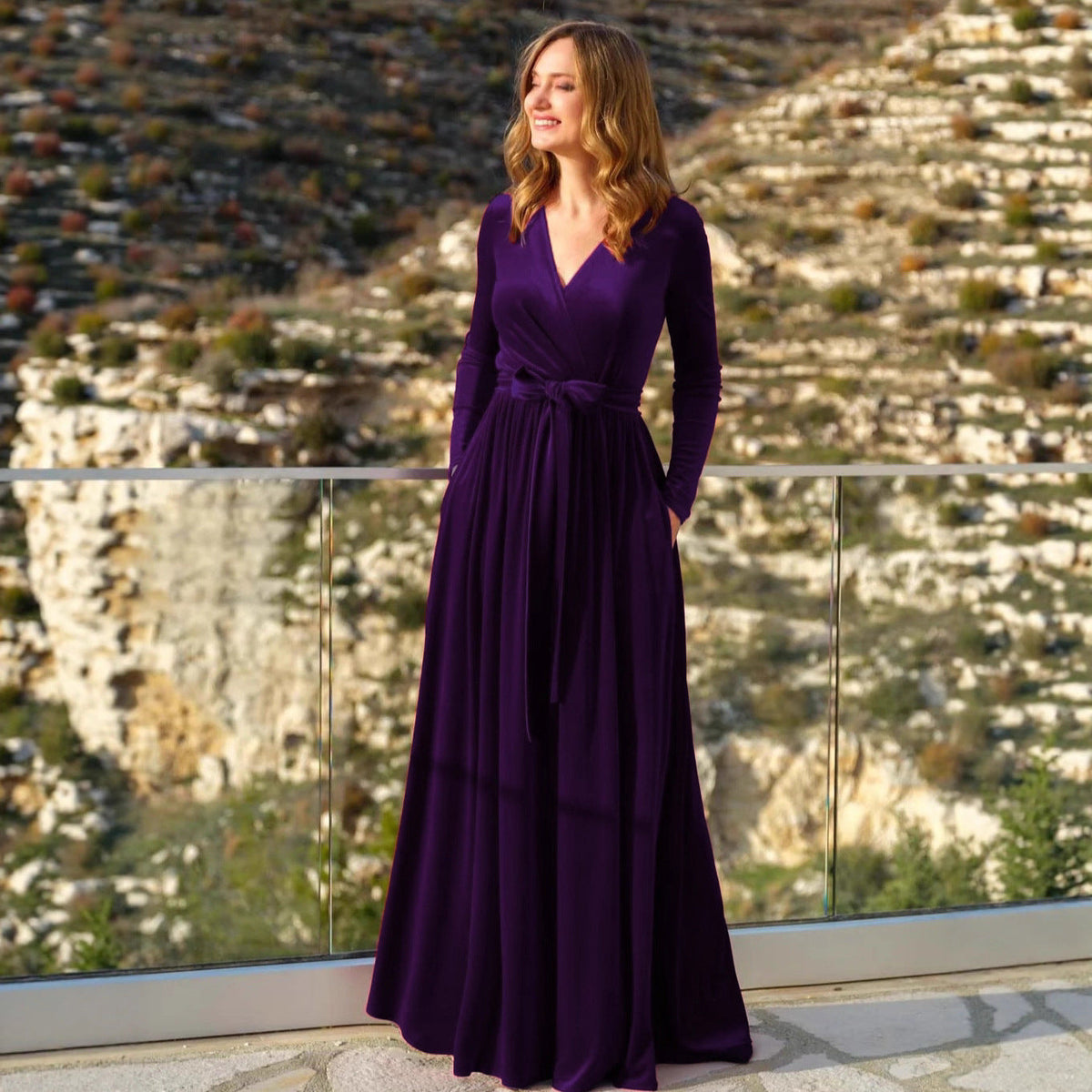 Festliches Kleid im Wickelschnitt mit V-Ausschnitt für Damen