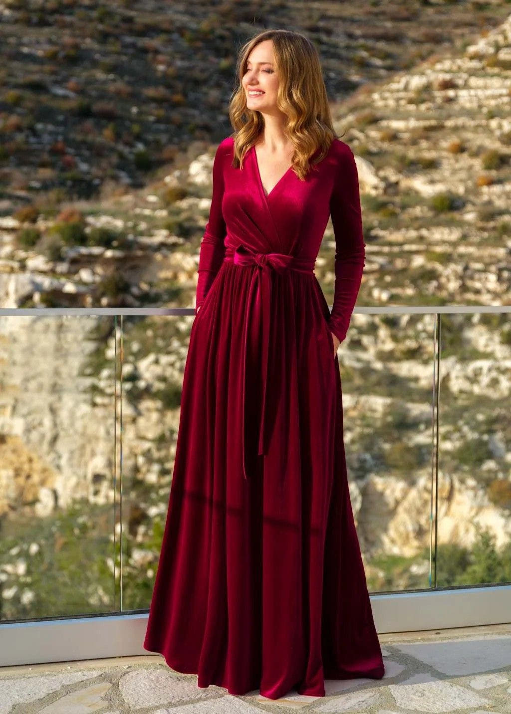 Festliches Kleid im Wickelschnitt mit V-Ausschnitt für Damen