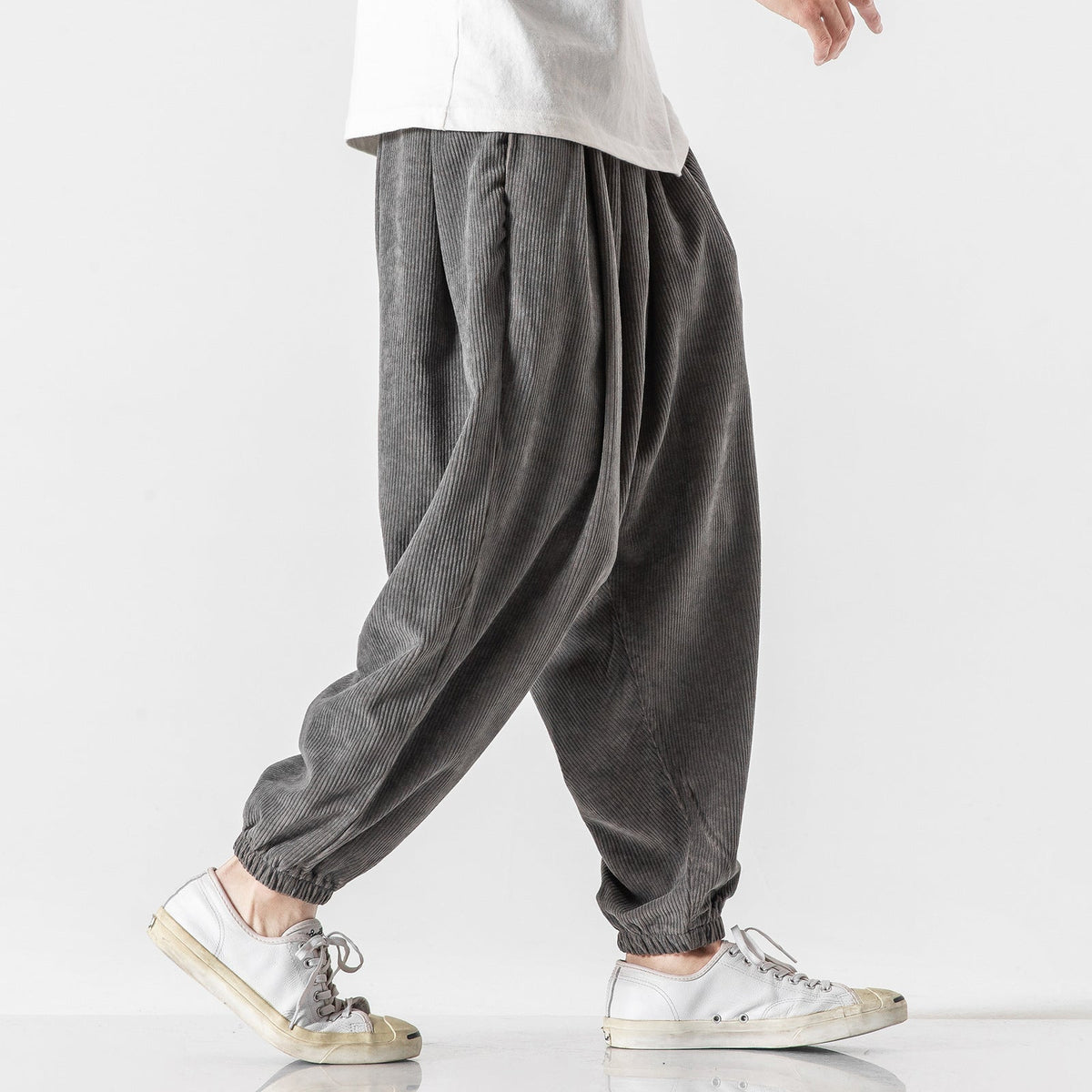 Cordhose Herren locker und knöchellang mit Bundfalten