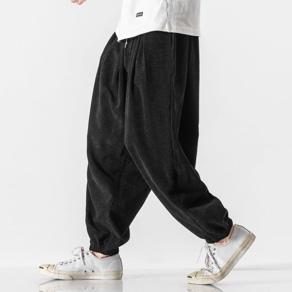 Cordhose Herren locker und knöchellang mit Bundfalten