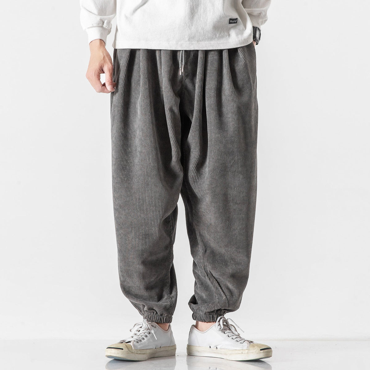 Cordhose Herren locker und knöchellang mit Bundfalten