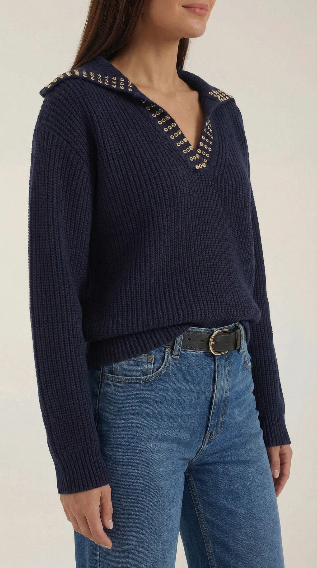 Pullover in Wolloptik mit V-Ausschnitt und Nietenkragen für Damen