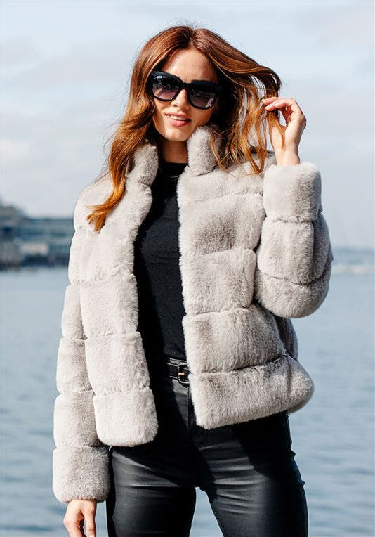 Daunenjacke Damen warm gepolstert, locker mit hohem Kragen
