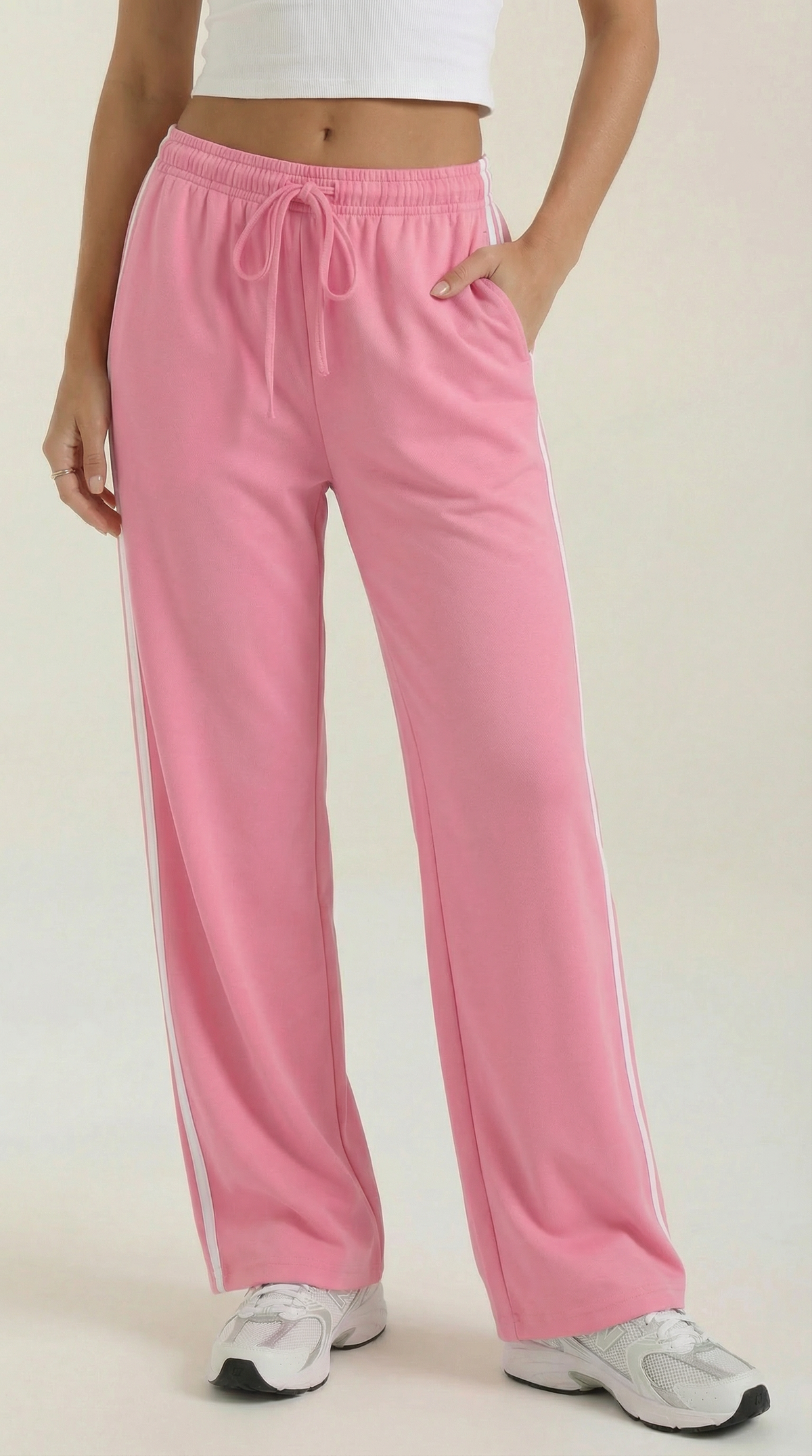 Trainerhose mit weitem Bein, Seitenstreifen und Kordelzug für Damen