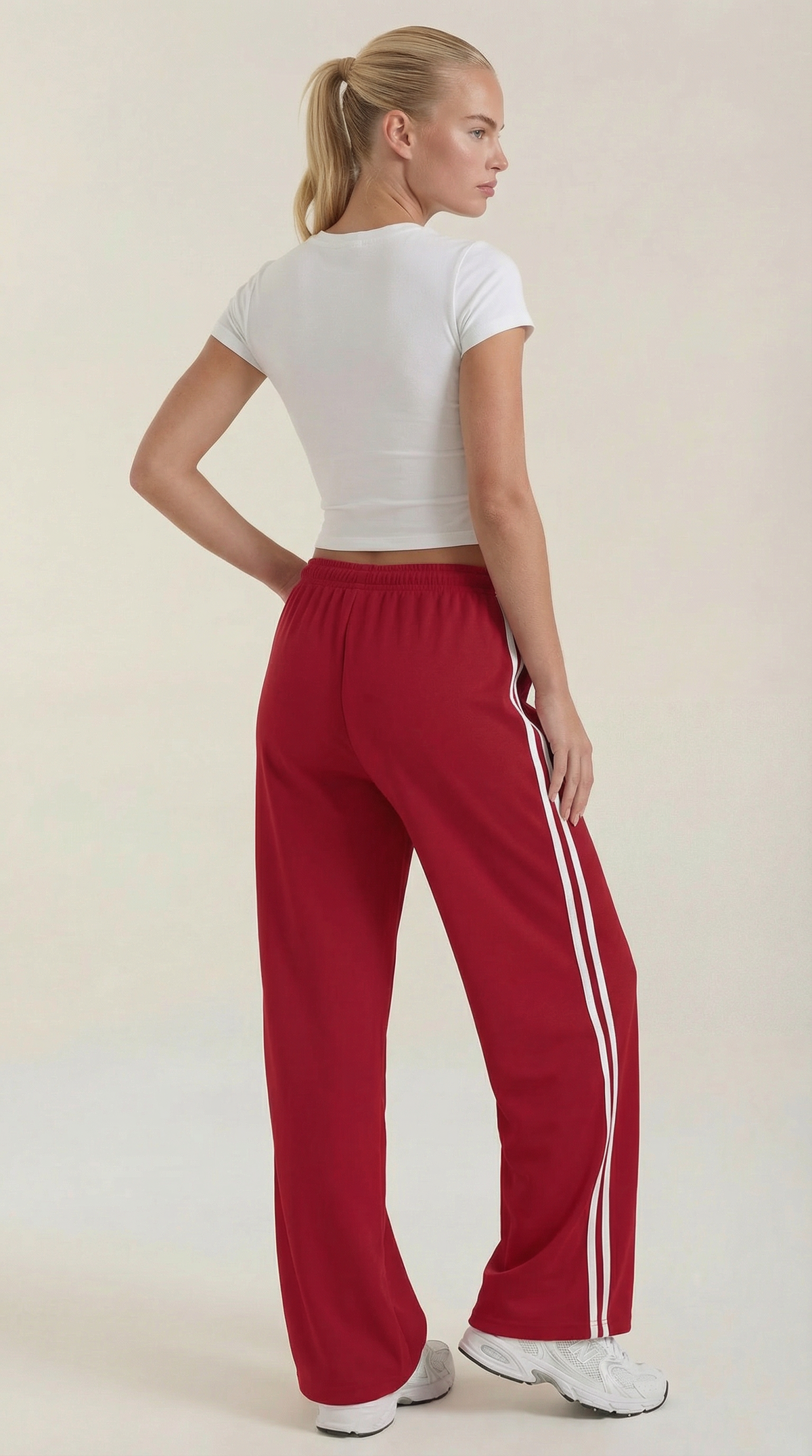 Trainerhose mit weitem Bein, Seitenstreifen und Kordelzug für Damen