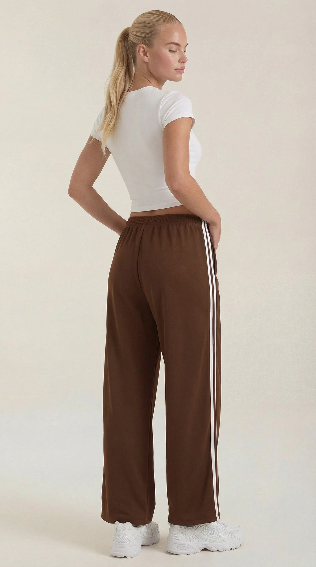 Trainerhose mit weitem Bein, Seitenstreifen und Kordelzug für Damen