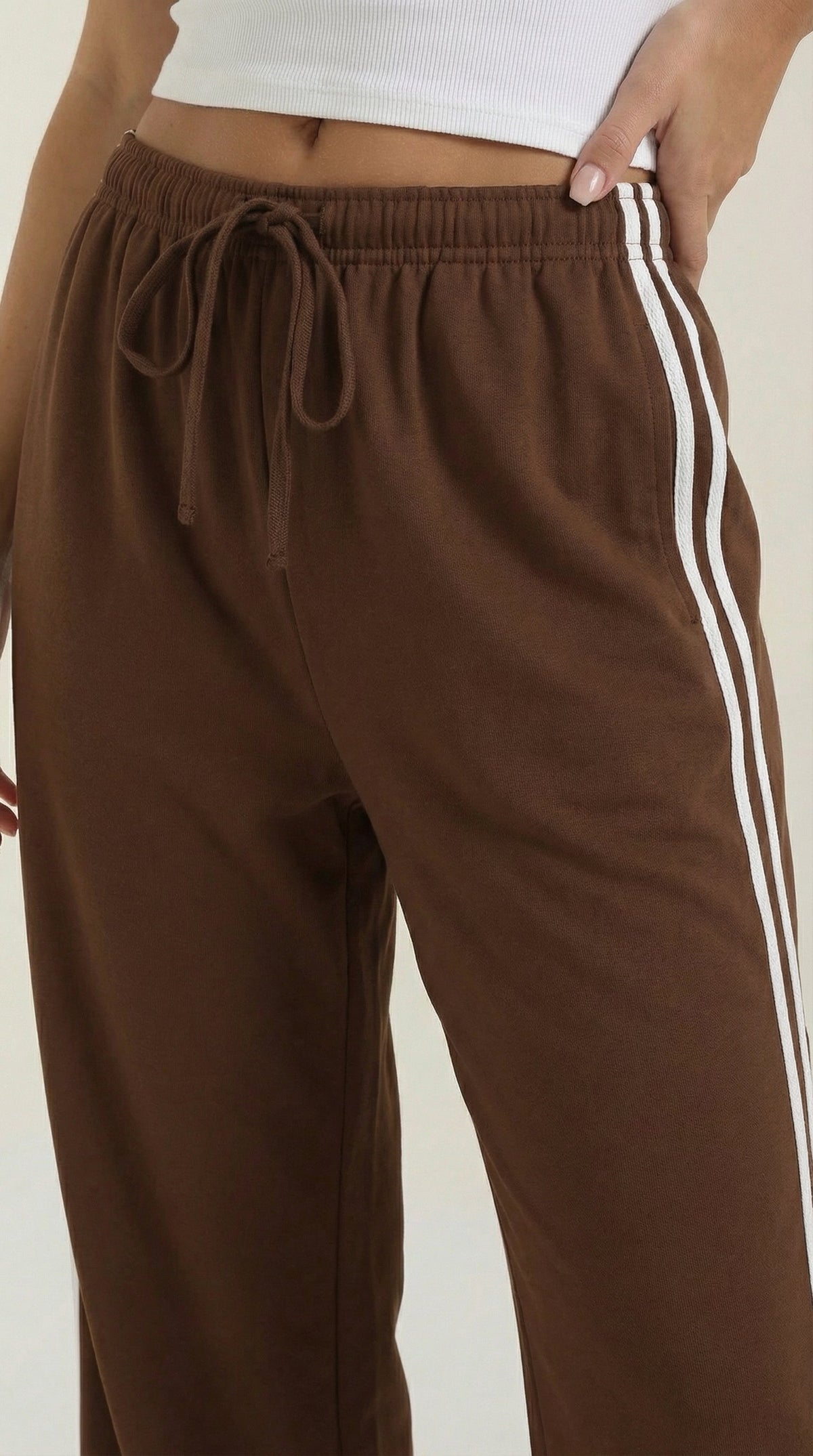 Trainerhose mit weitem Bein, Seitenstreifen und Kordelzug für Damen