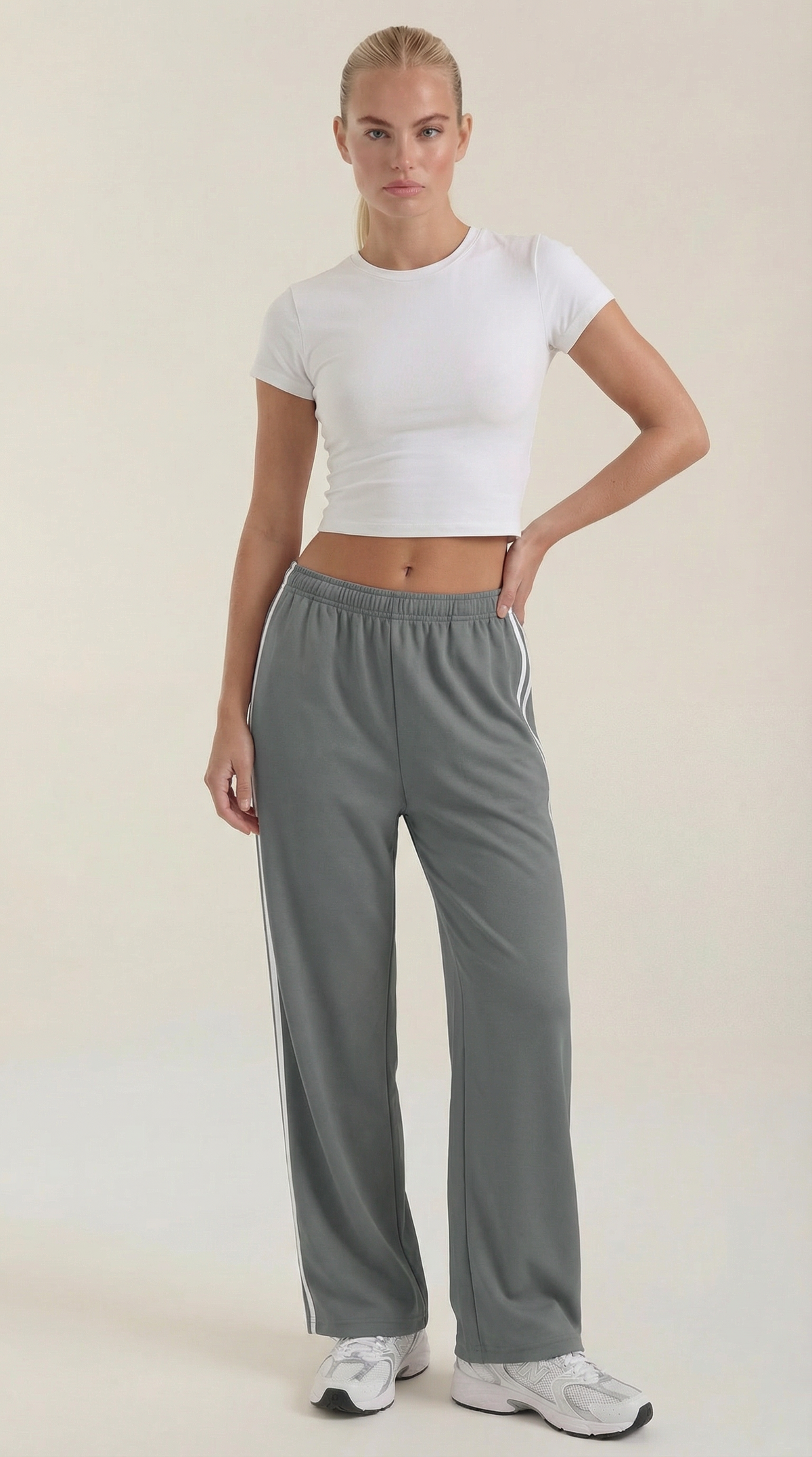 Trainerhose mit weitem Bein, Seitenstreifen und Kordelzug für Damen - Grau