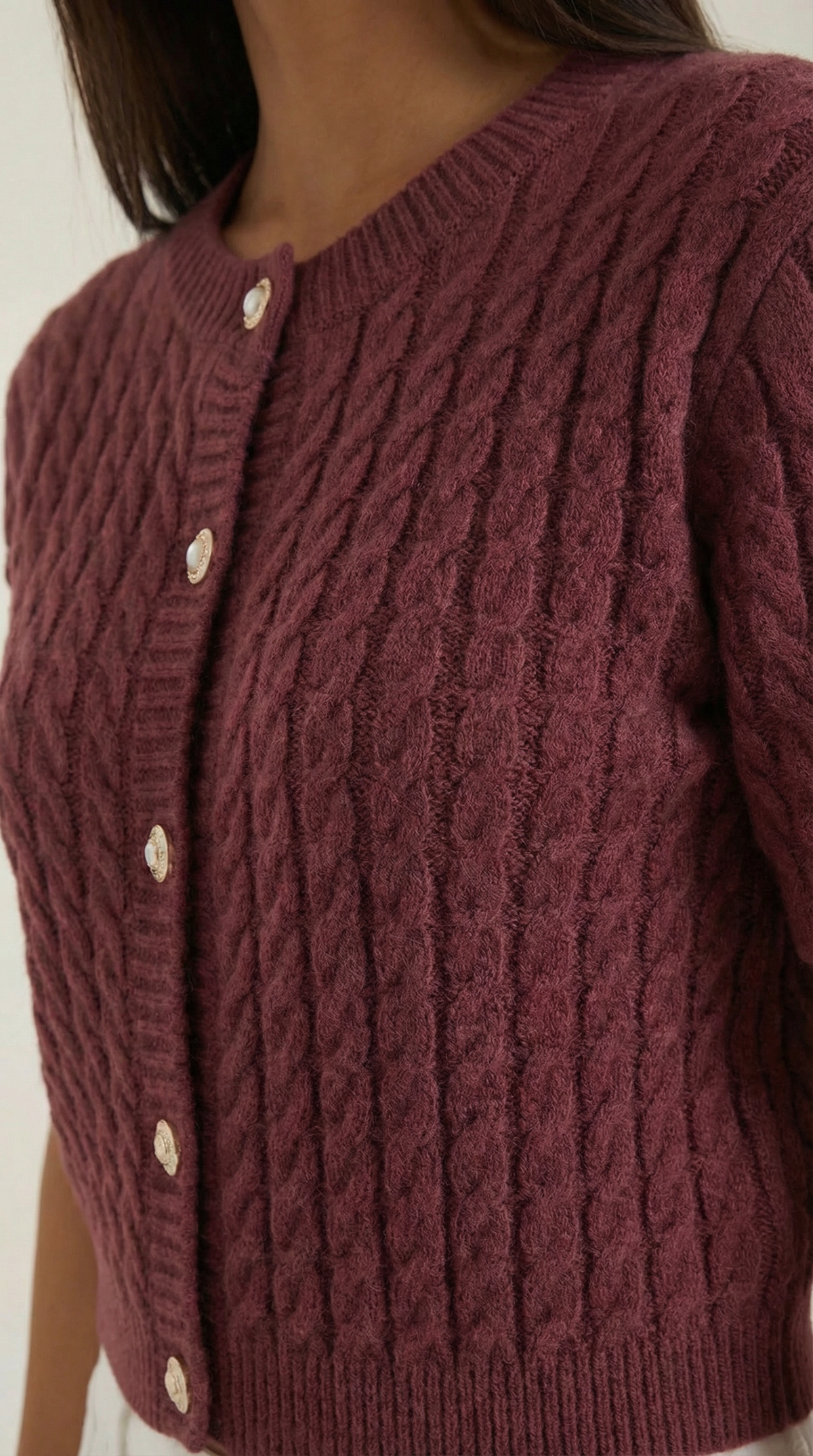 Strickjacke mit Zopfmuster, Kurzarm und Knopfleiste für Damen