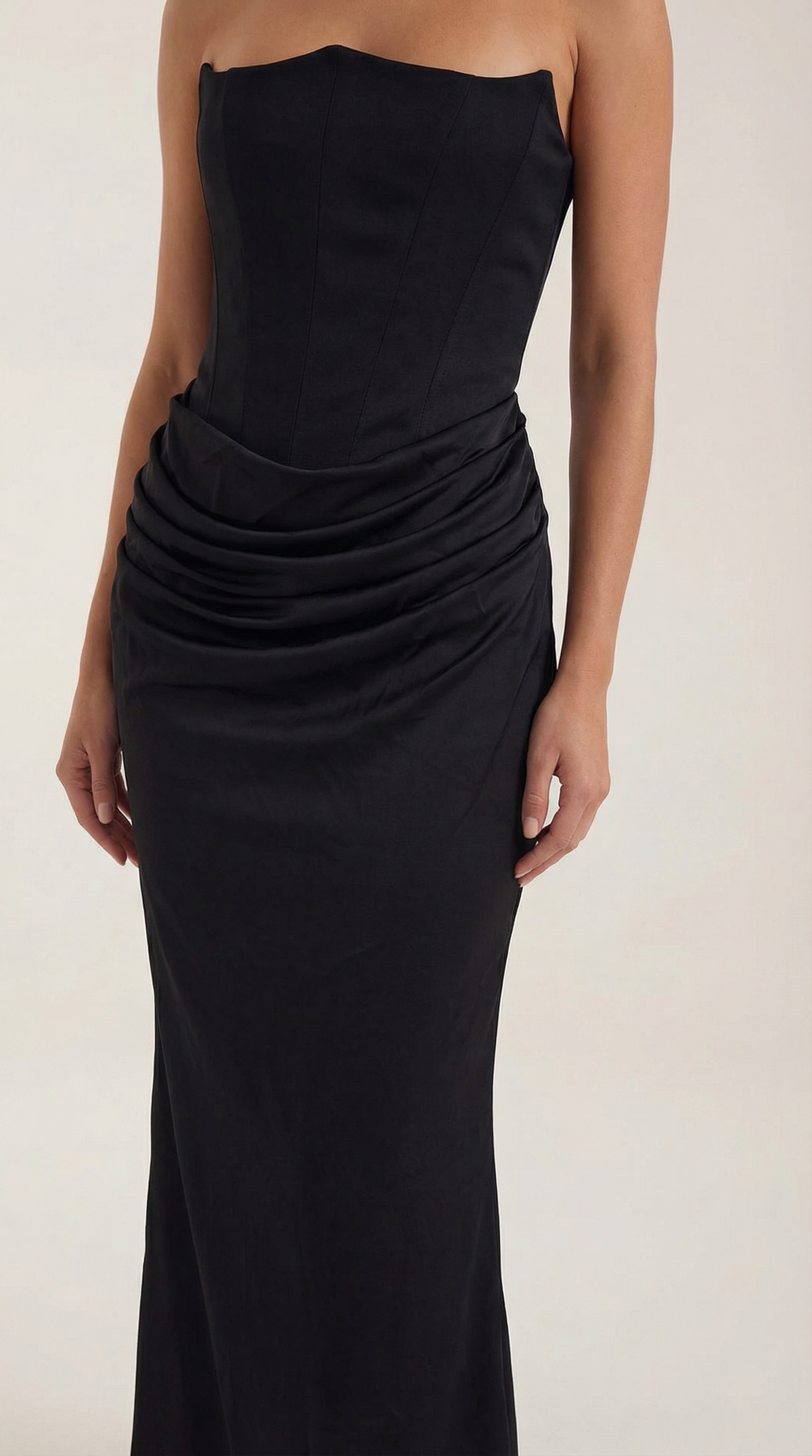 Langes Kleid trägerlos mit Korsagenoberteil und Raffung für Damen