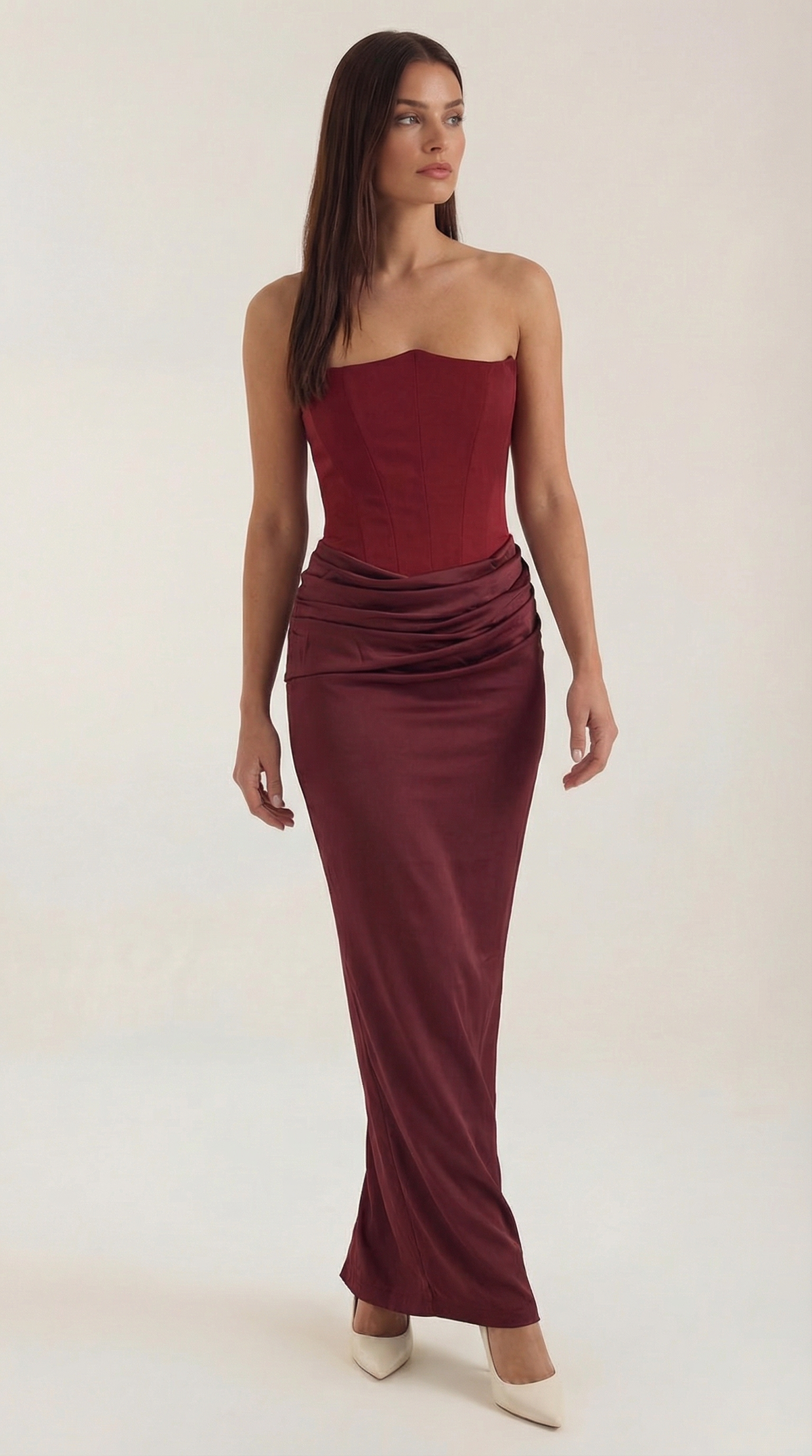 Langes Kleid trägerlos mit Korsagenoberteil und Raffung für Damen - Burgunderrot