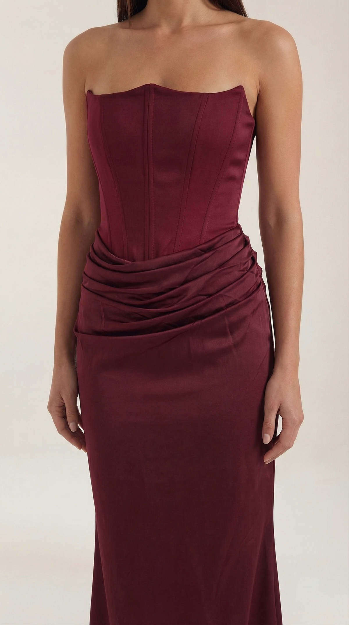 Langes Kleid trägerlos mit Korsagenoberteil und Raffung für Damen