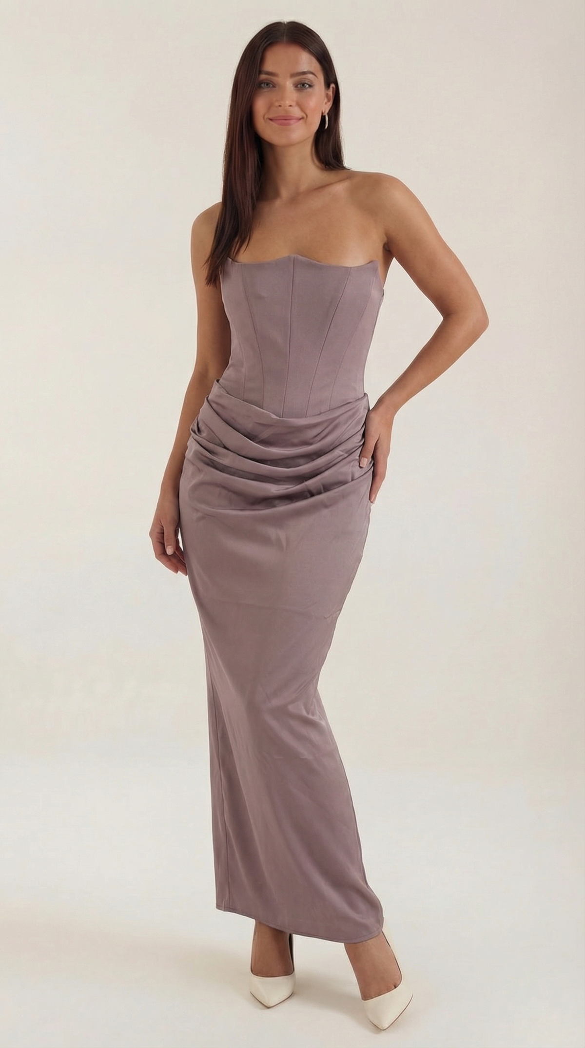 Langes Kleid trägerlos mit Korsagenoberteil und Raffung für Damen - Grau