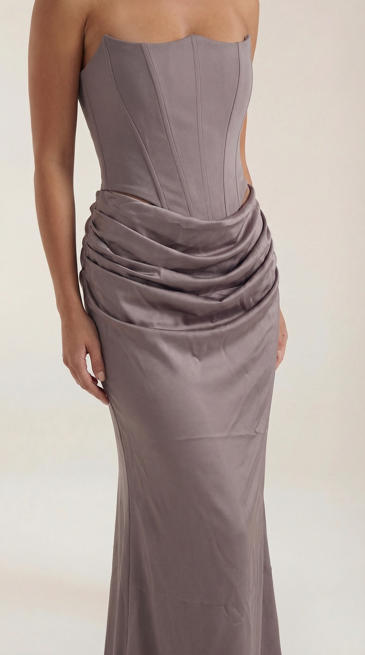 Langes Kleid trägerlos mit Korsagenoberteil und Raffung für Damen