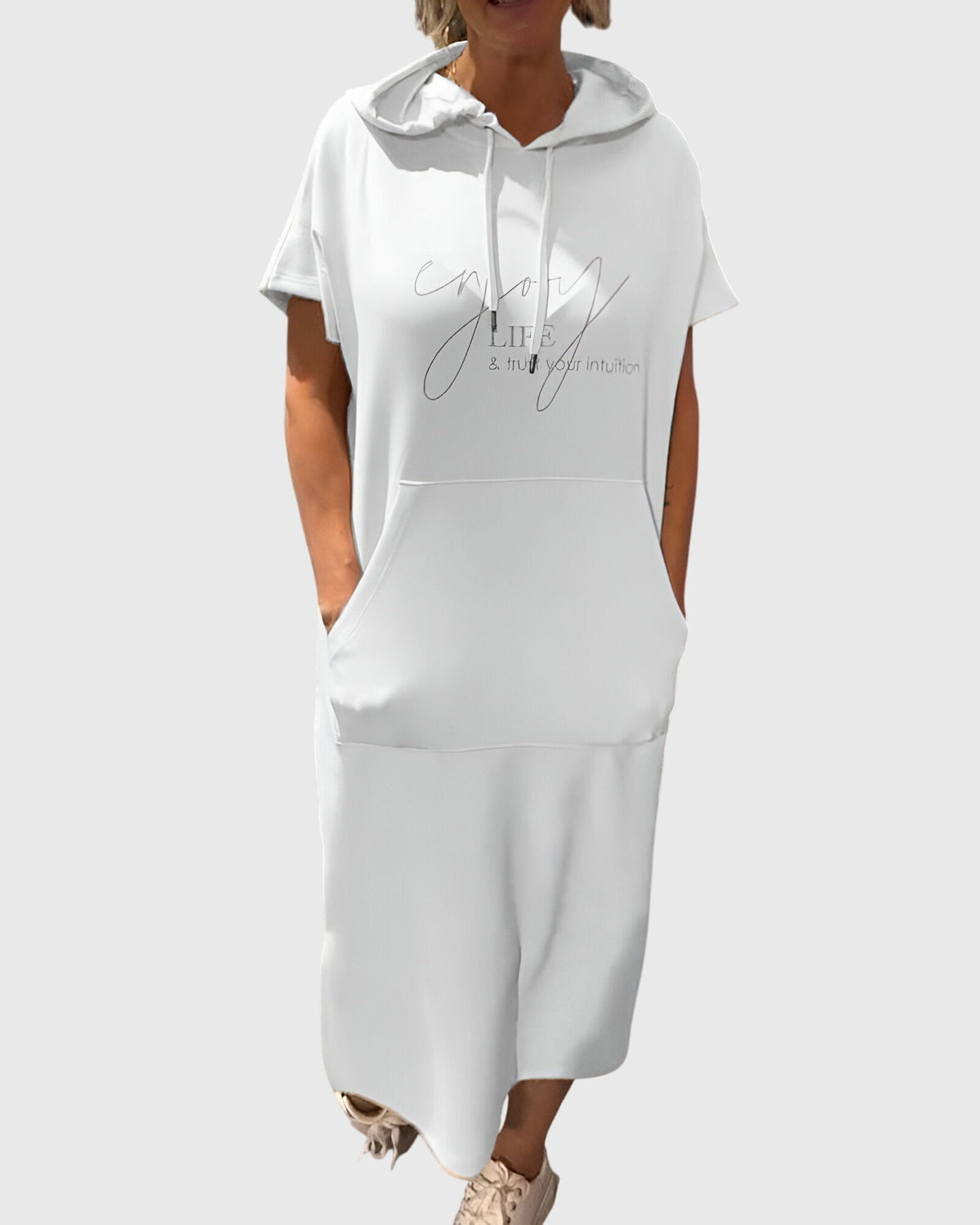 Kleid mit Kapuze und Taschen in lockerer Passform