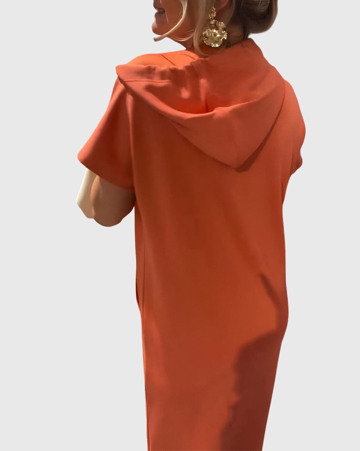 Kleid mit Kapuze und Taschen in lockerer Passform