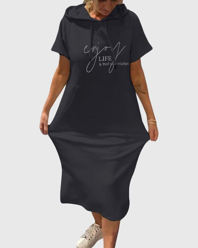 Kleid mit Kapuze und Taschen in lockerer Passform