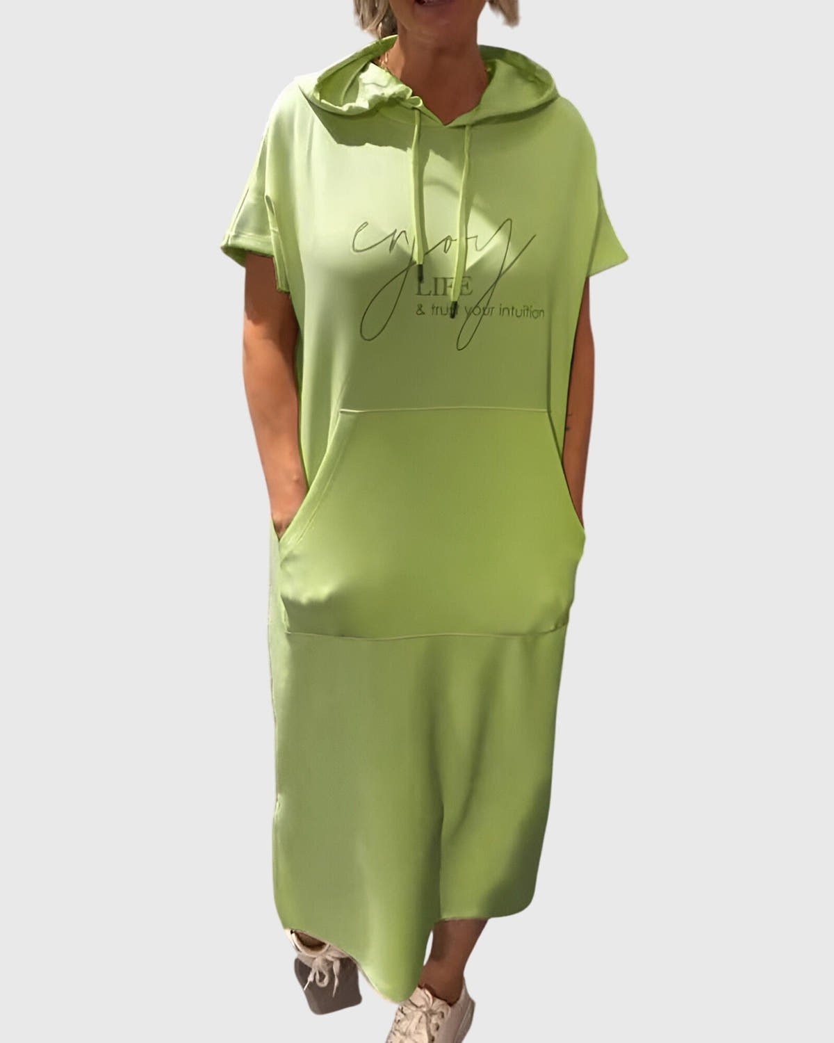 Kleid mit Kapuze und Taschen in lockerer Passform