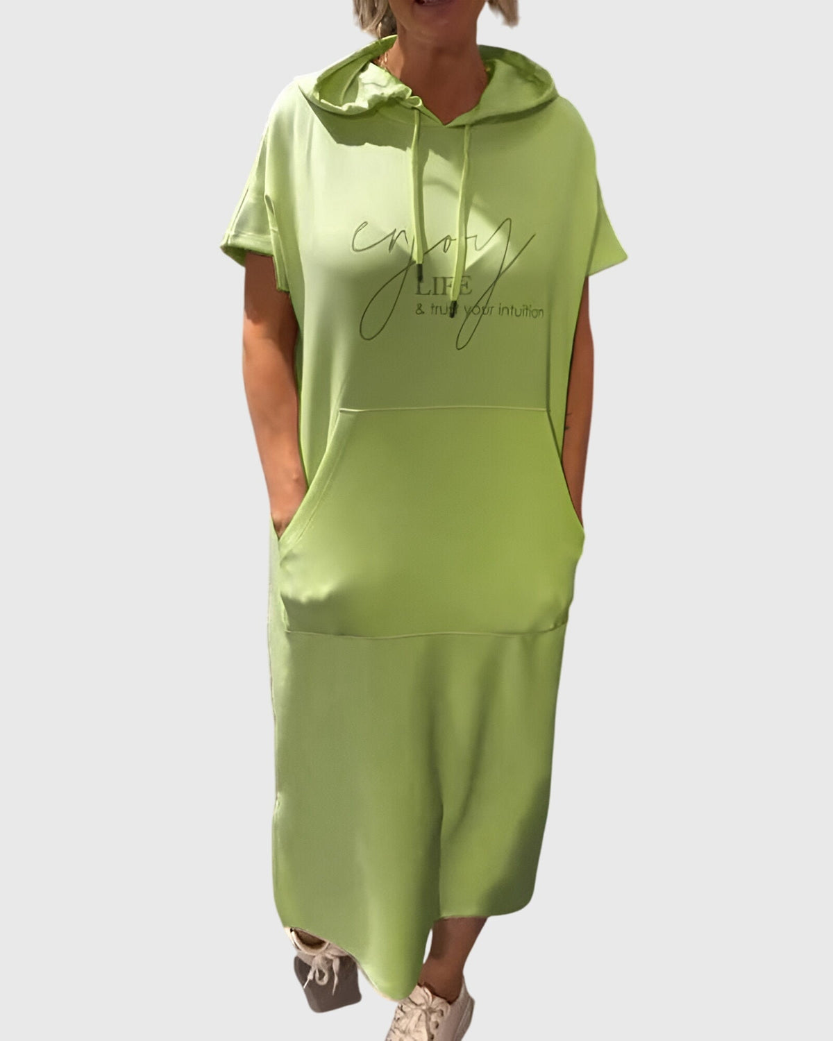 Kleid mit Kapuze und Taschen in lockerer Passform
