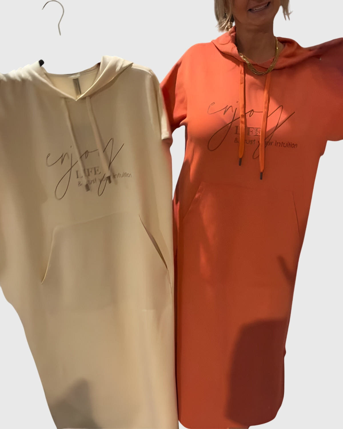 Kleid mit Kapuze und Taschen in lockerer Passform