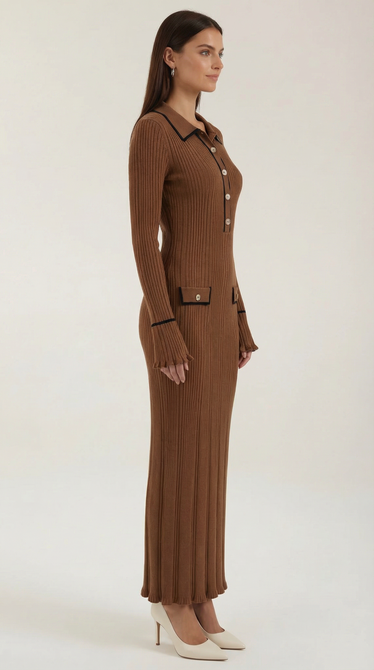 Langes Strickkleid mit Polokragen und Knopfleiste für Damen