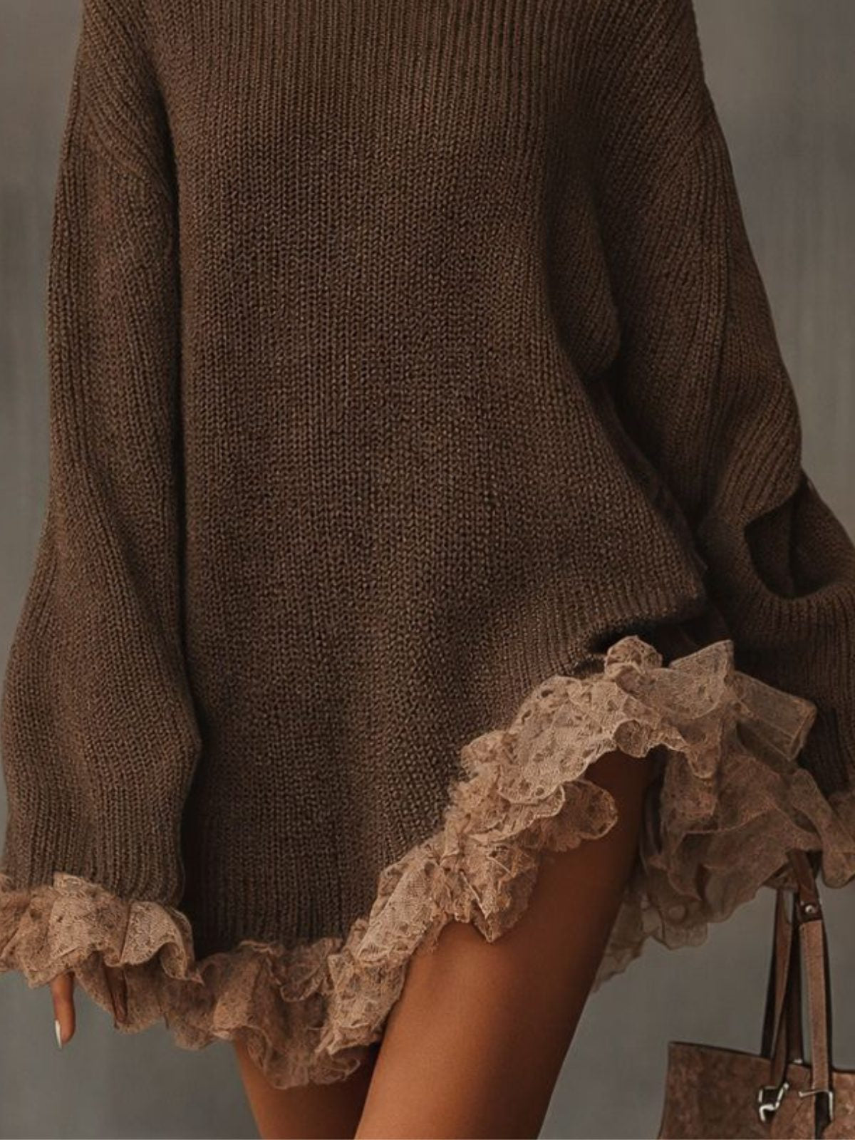 Strickkleid mit Rollkragen und Spitzenrüschen am Saum für Damen
