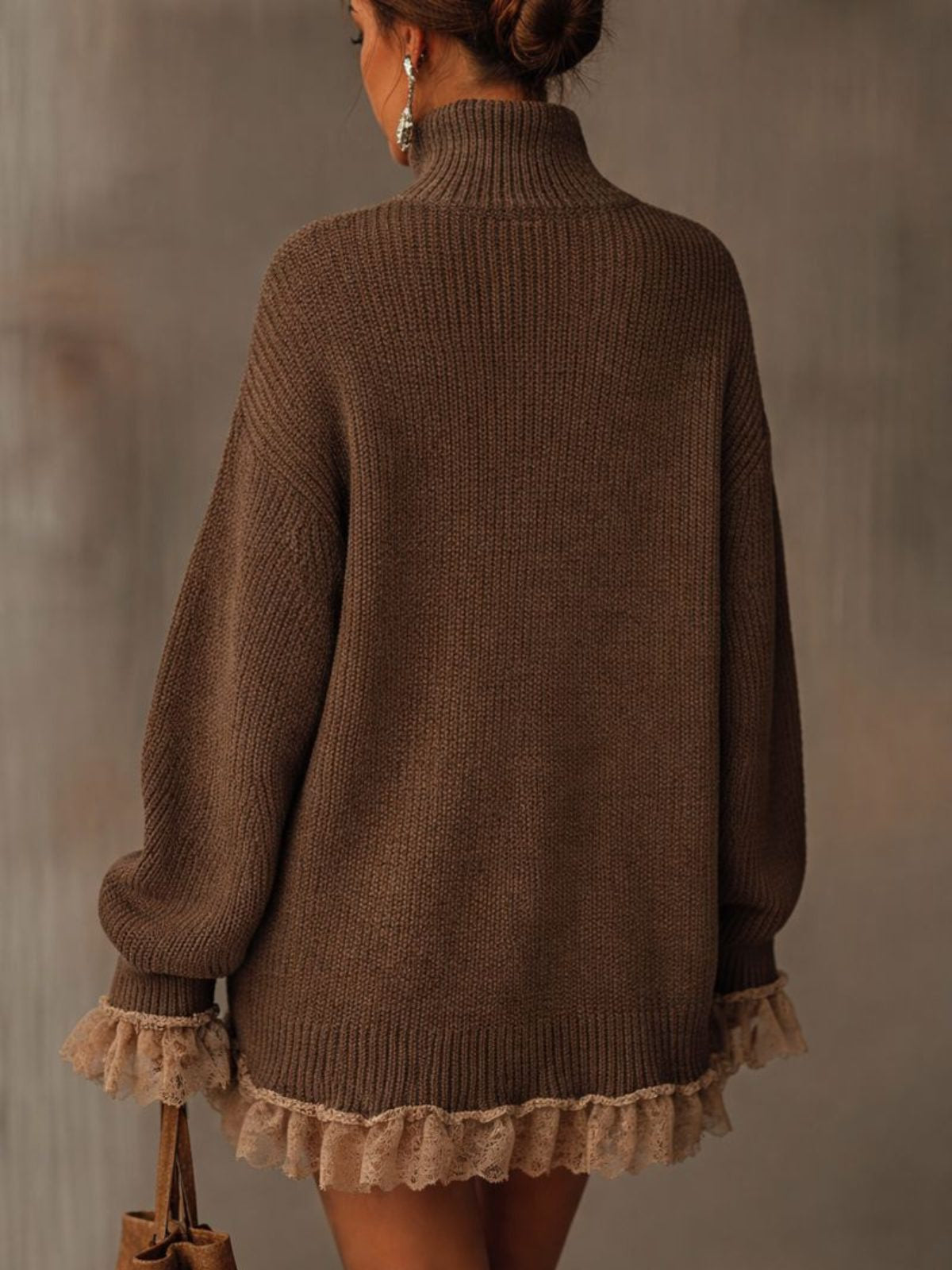 Strickkleid mit Rollkragen und Spitzenrüschen am Saum für Damen