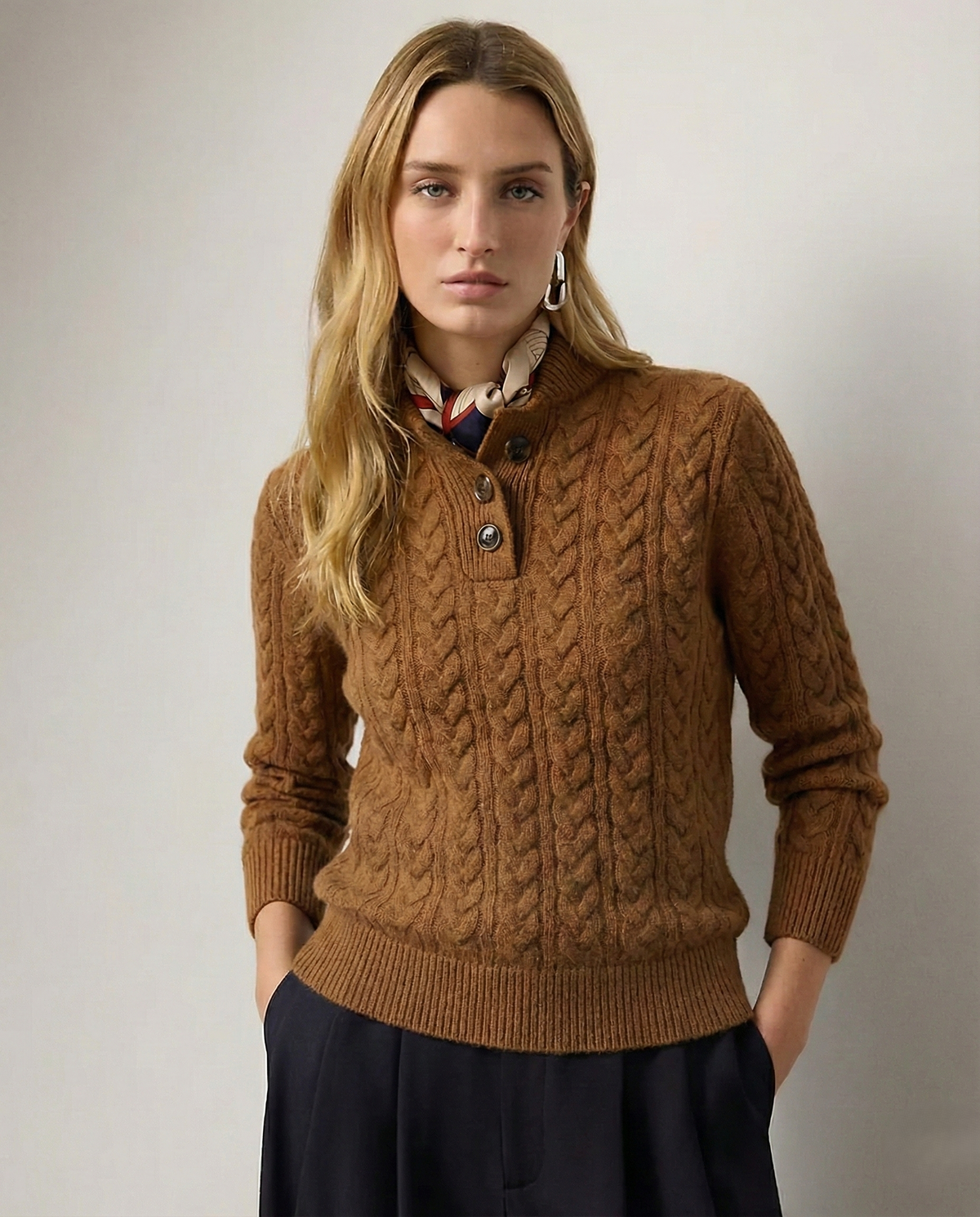 Kaschmirpullover Damen schmal geschnitten mit Zopfmuster und Stehkragen
