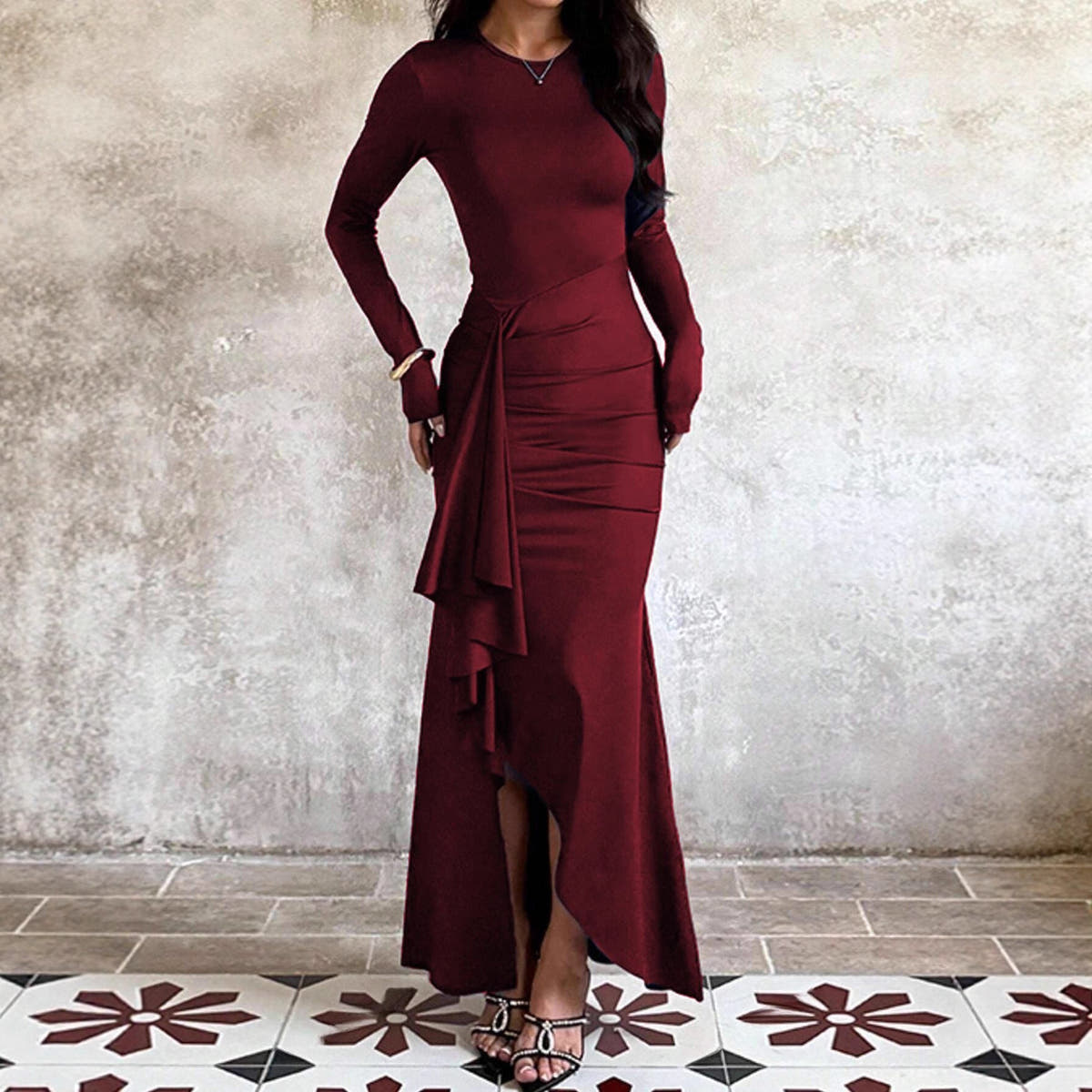 Kleid mit Raffung und asymmetrischem Volant für Damen