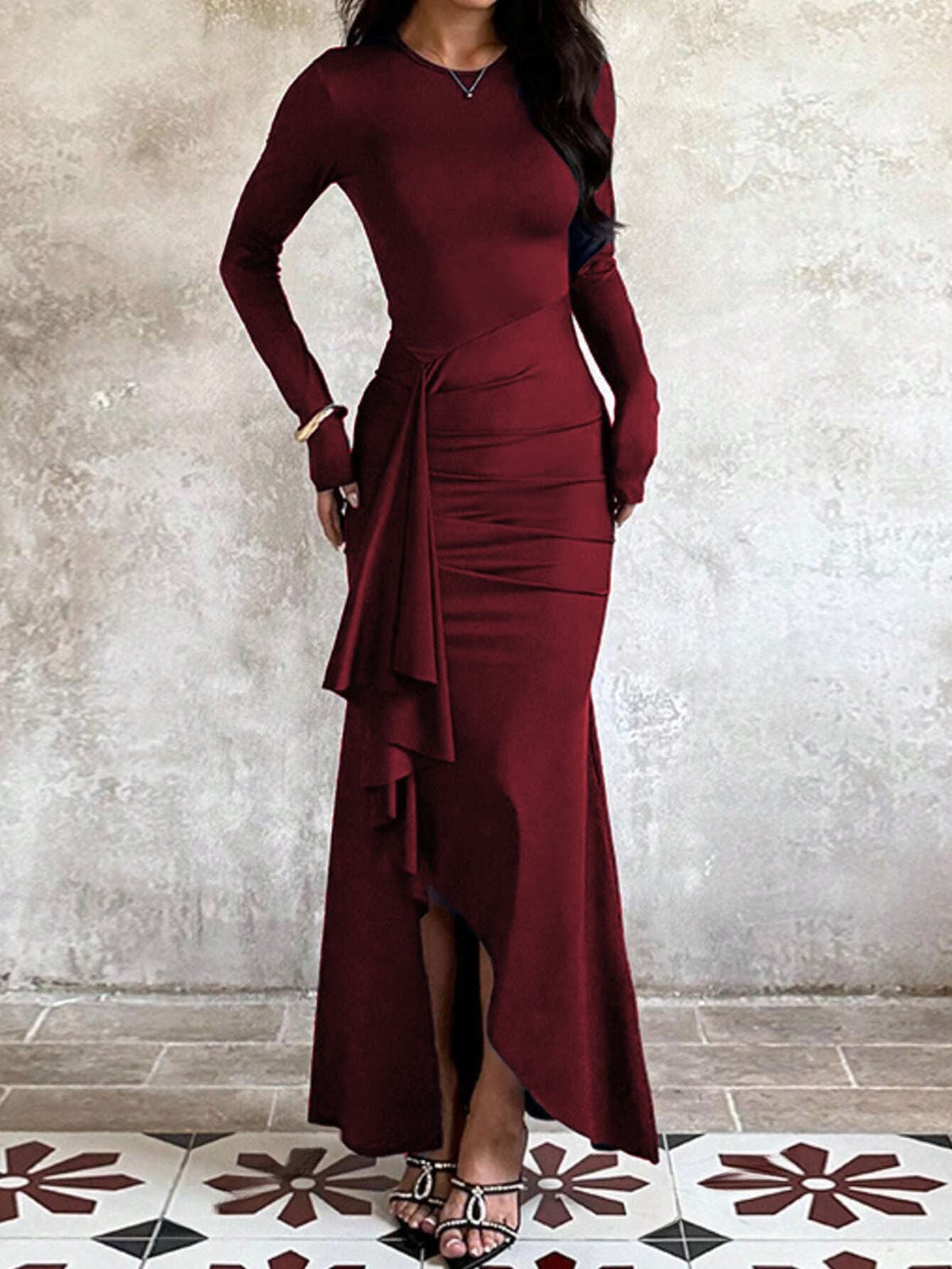 Kleid mit Raffung und asymmetrischem Volant für Damen