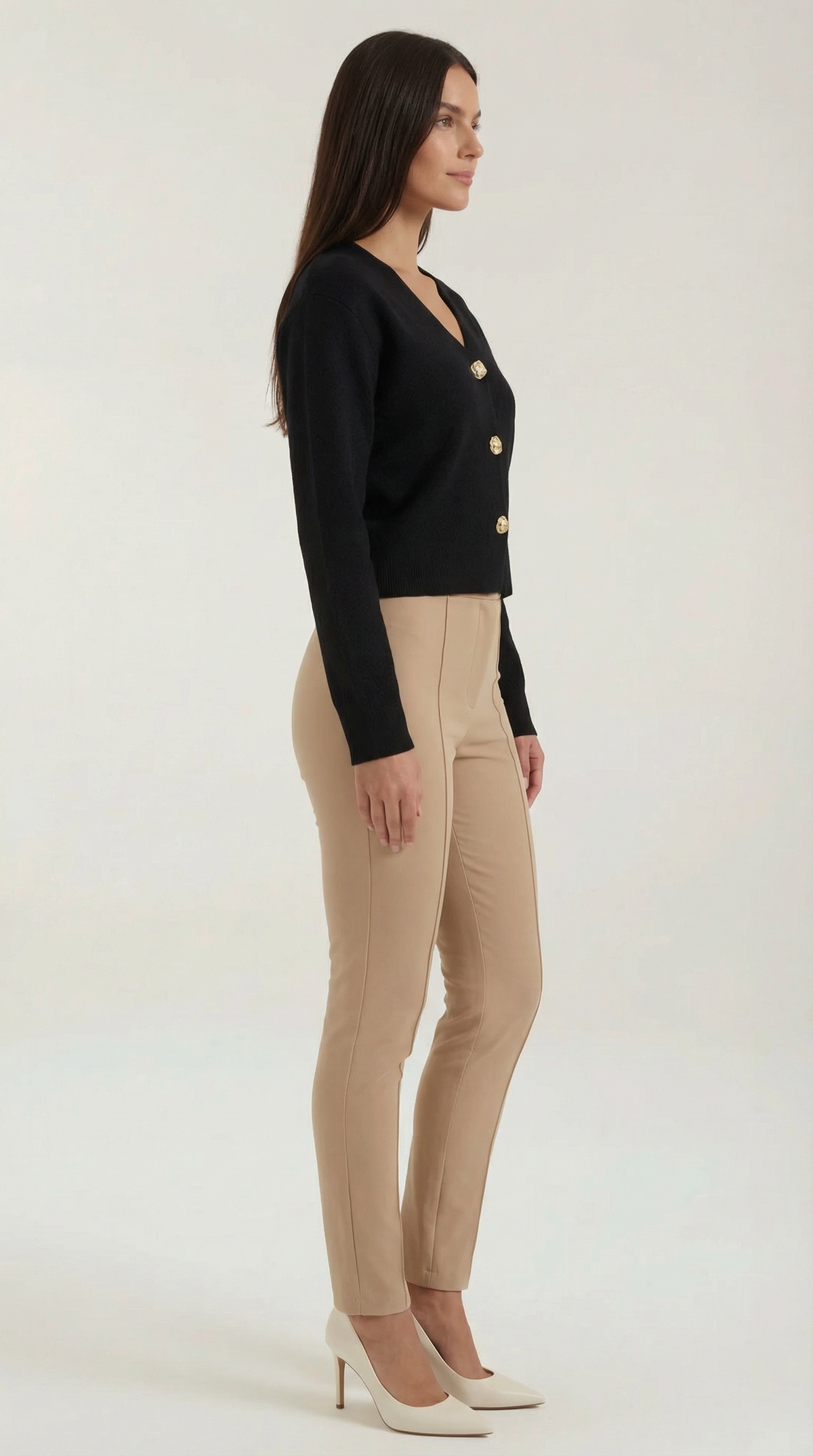 Kurze Strickjacke mit V-Ausschnitt und goldfarbenen Knöpfen für Damen