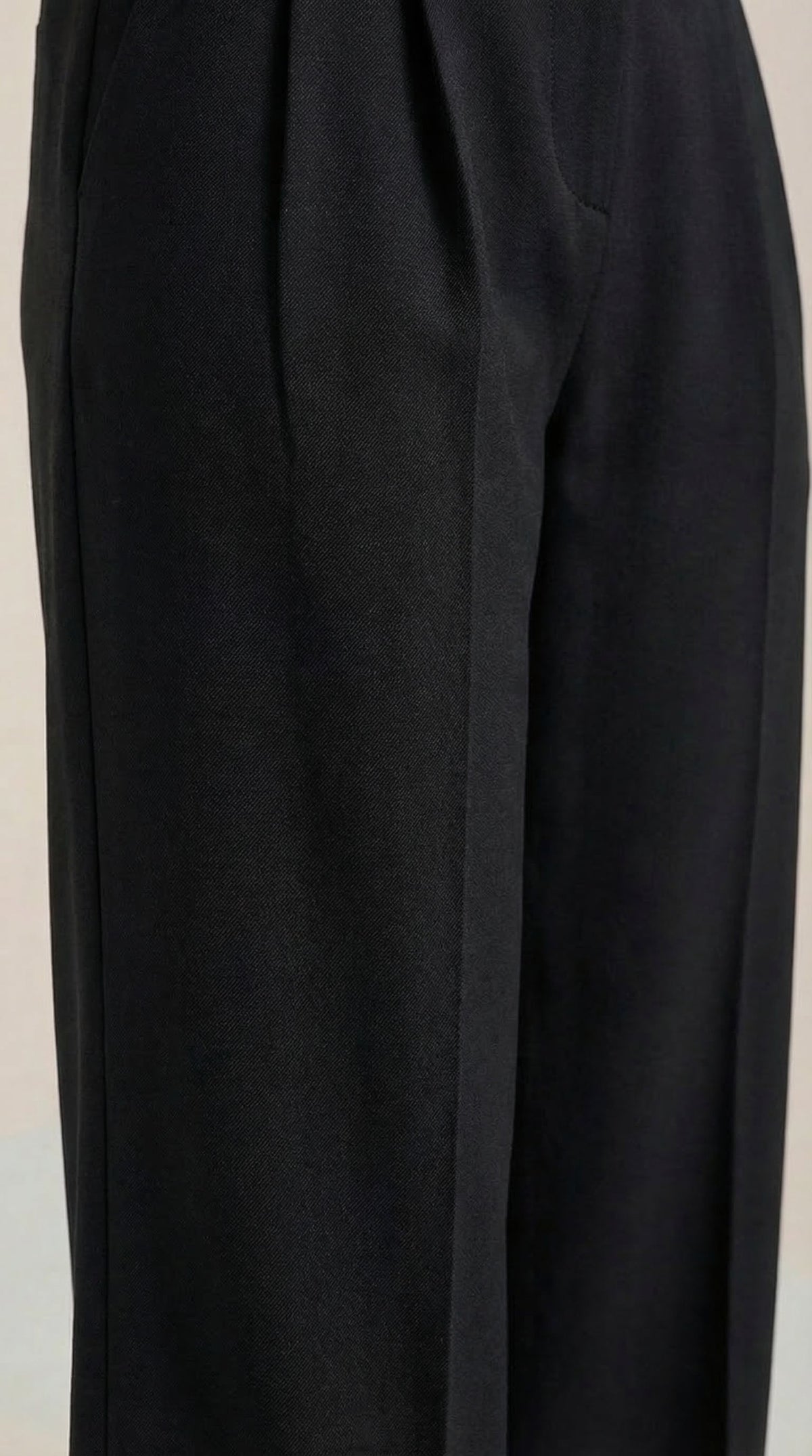 Stoffhose mit hohem Bund, Bundfalten und weitem Bein für Damen