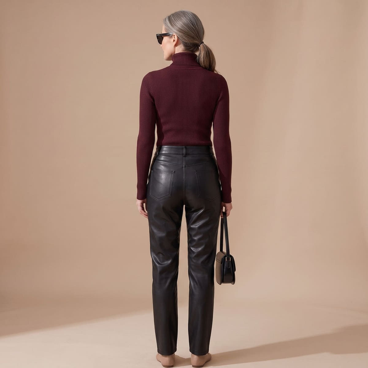 Rollkragenpullover Damen in feinem Rippstrick, figurbetont mit Langarm