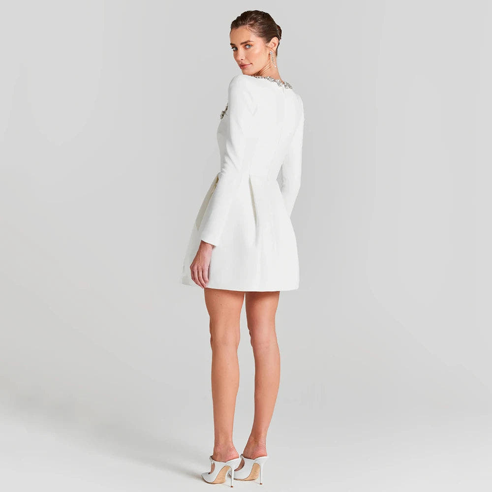 Samtkleid Damen kurz und tailliert mit Schmuckbesatz, Minikleid