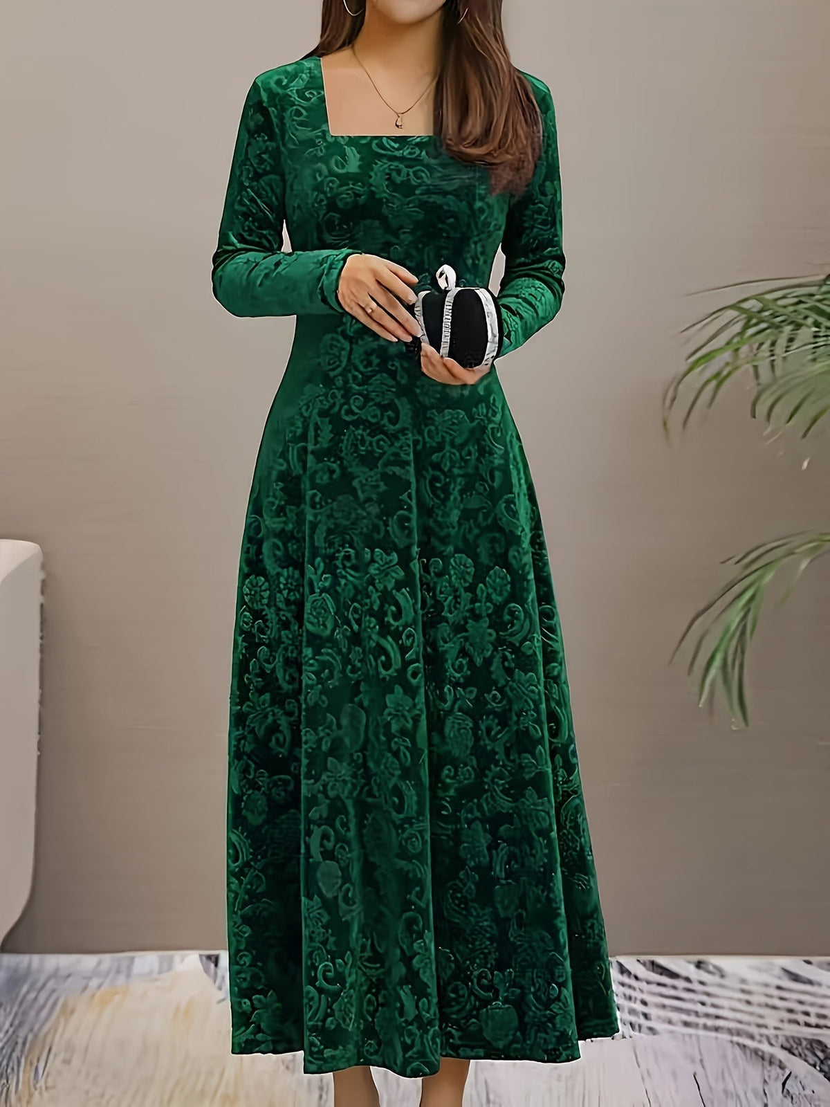 Samtkleid Damen tailliert und festlich mit Blumenmuster